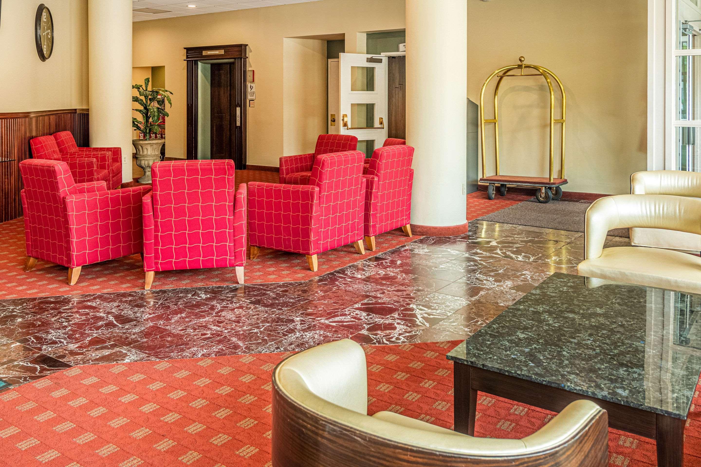 Vista Lobby Quality Inn & Suites Eveleth