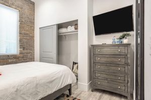 Alquiler Vacacional - Spacious Historic Home w/ Porch Sleeps 7 Guests! U1