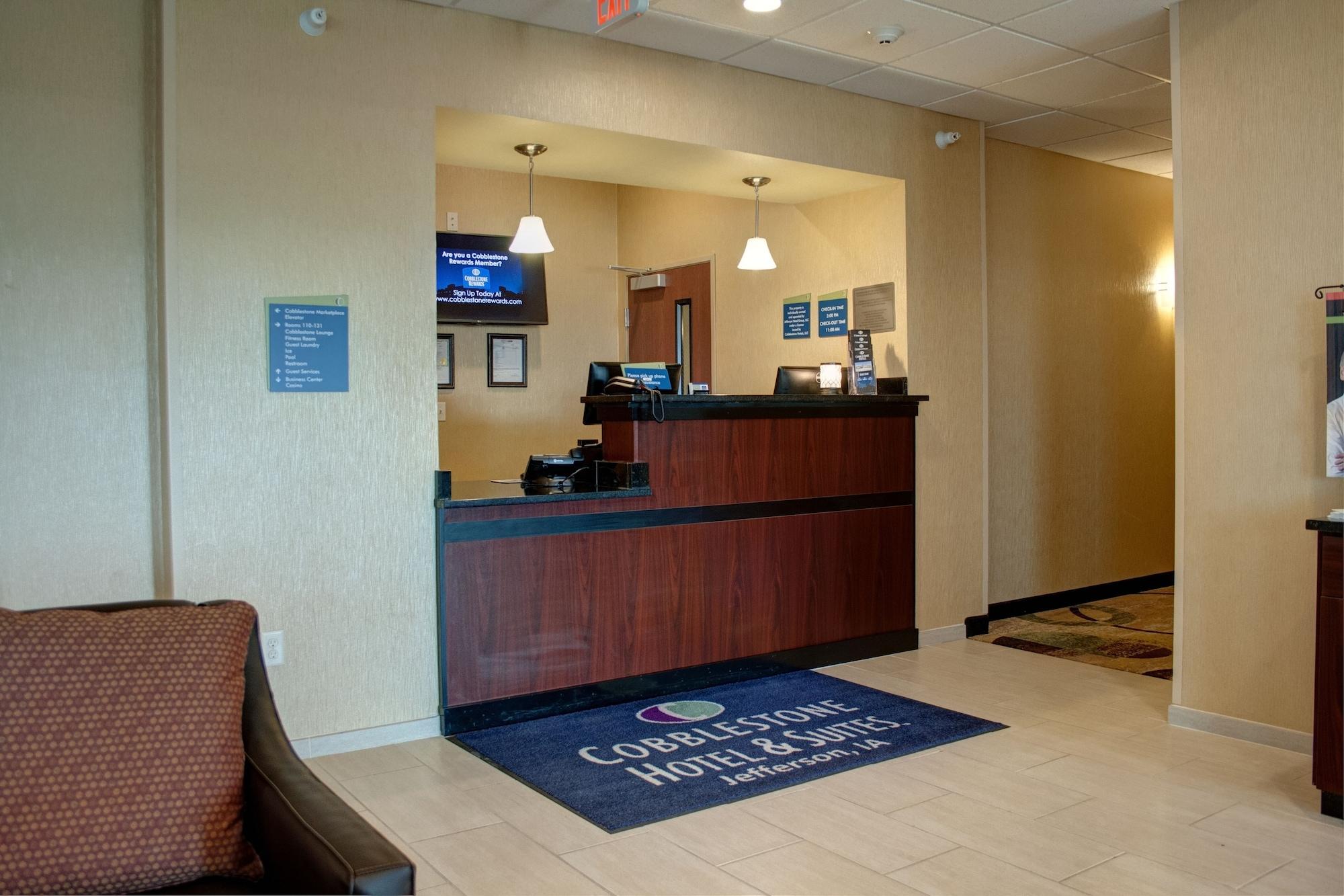 Vista Lobby Cobblestone Hotel & Suites - Jefferson