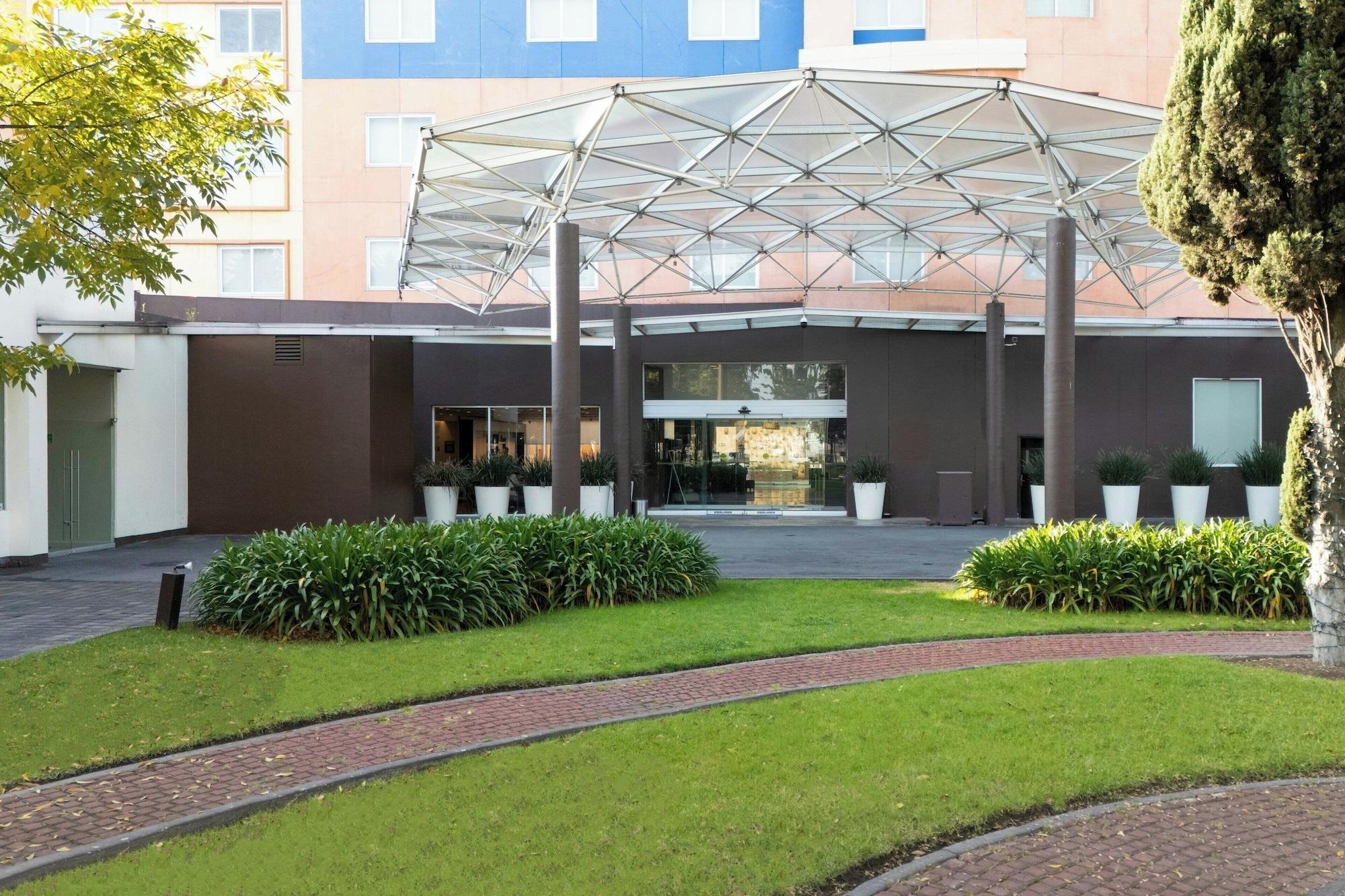 Vista Piscina Courtyard Toluca Tollocan