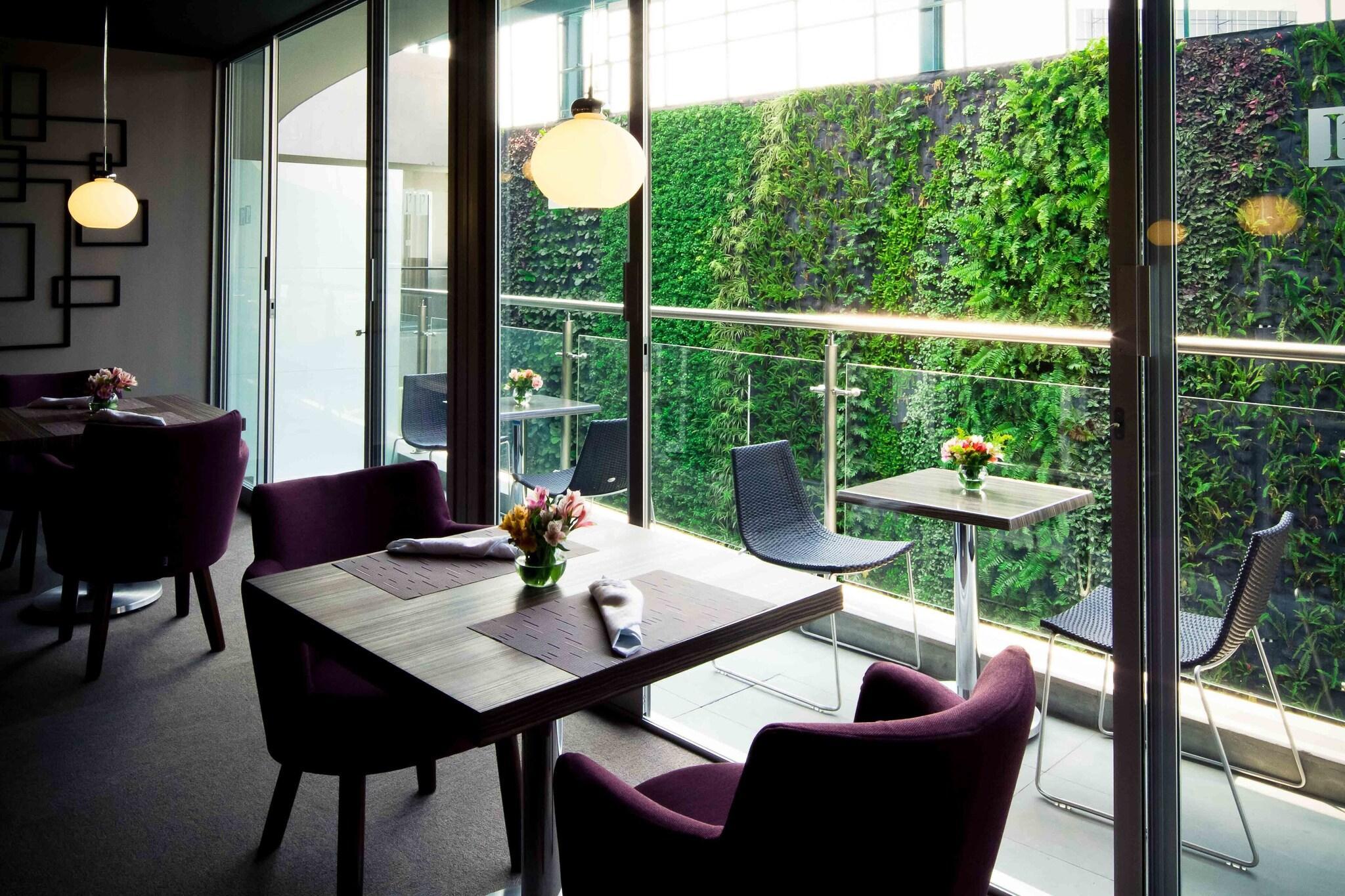 Vista Lobby Pennsylvania Suites