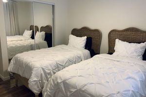 Alquiler Vacacional - Comfortable Condo near YRMC w/ parking