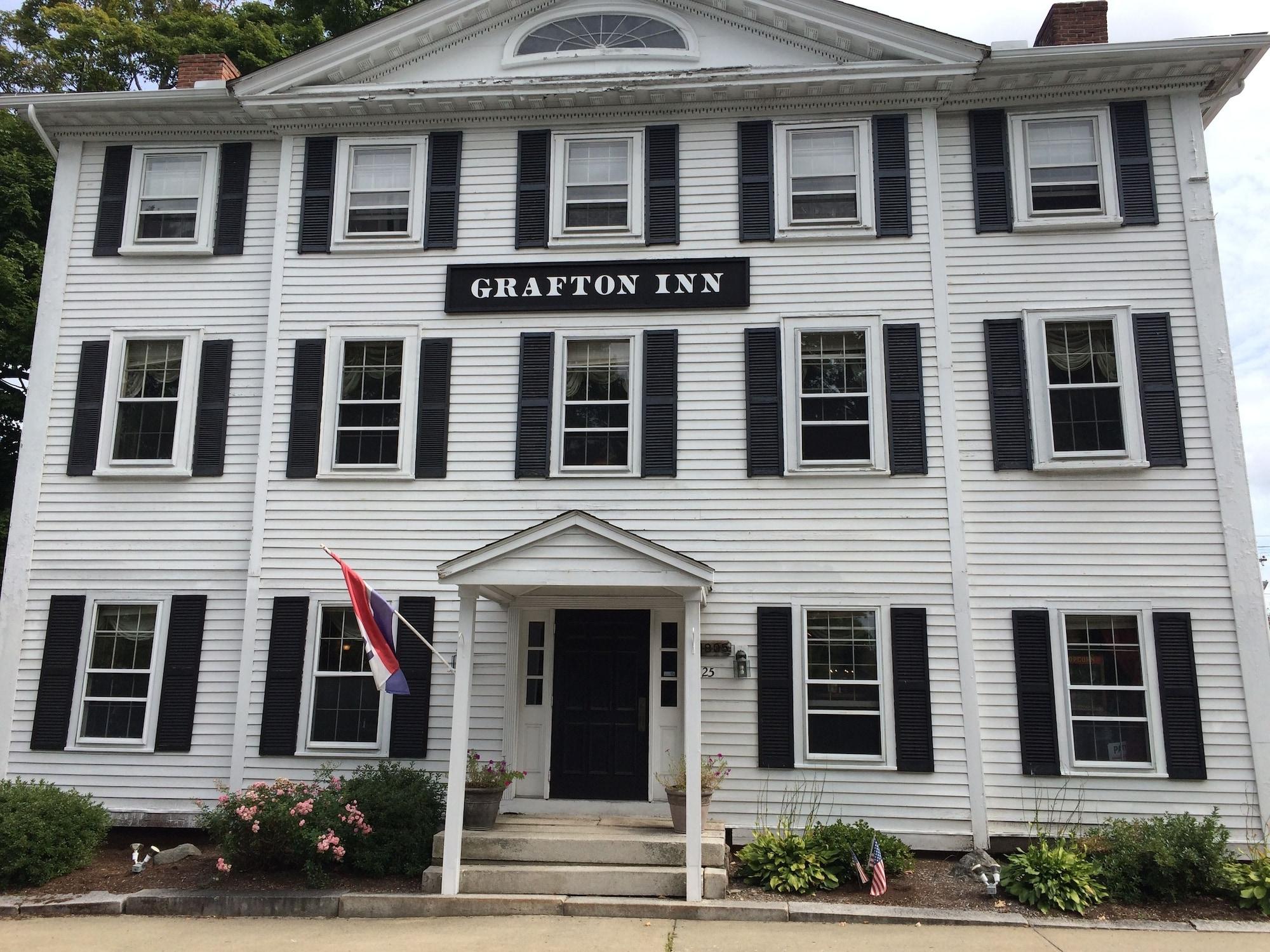 Vista Exterior Hunters Grille and Tap at The Grafton Inn