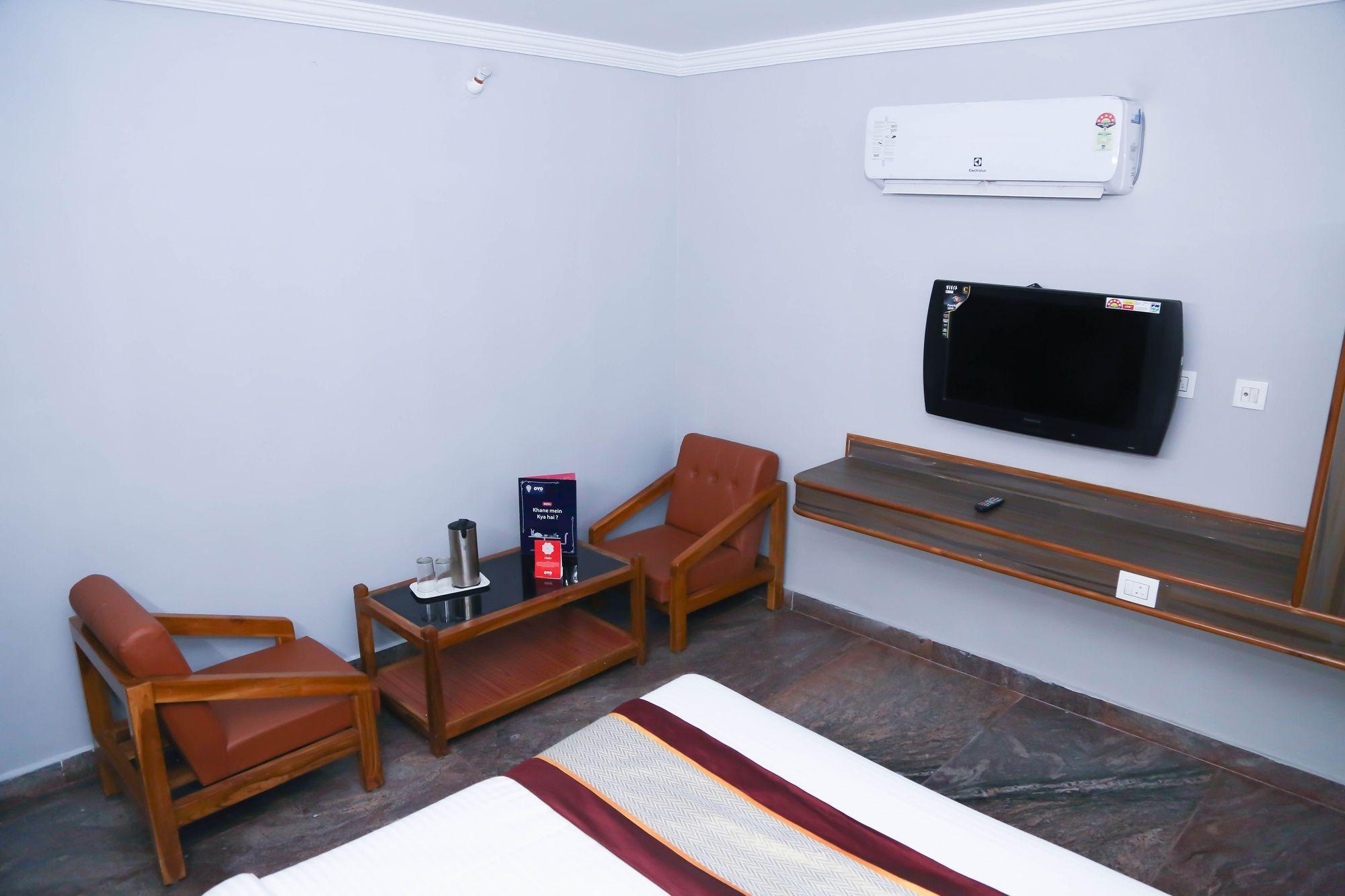 Set de Habitación OYO 8828 Holidays Dollars Grand