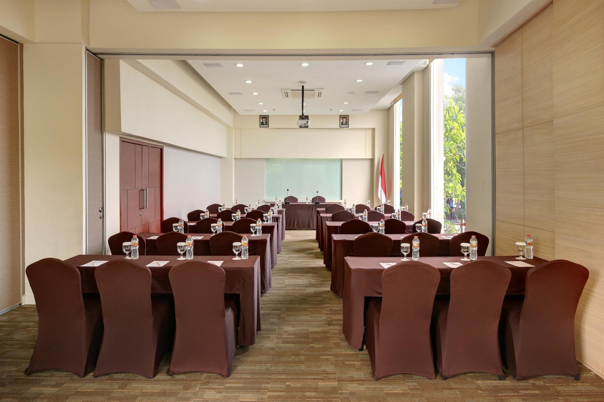 Sala de Reuniones Kyriad Hotel Airport Jakarta