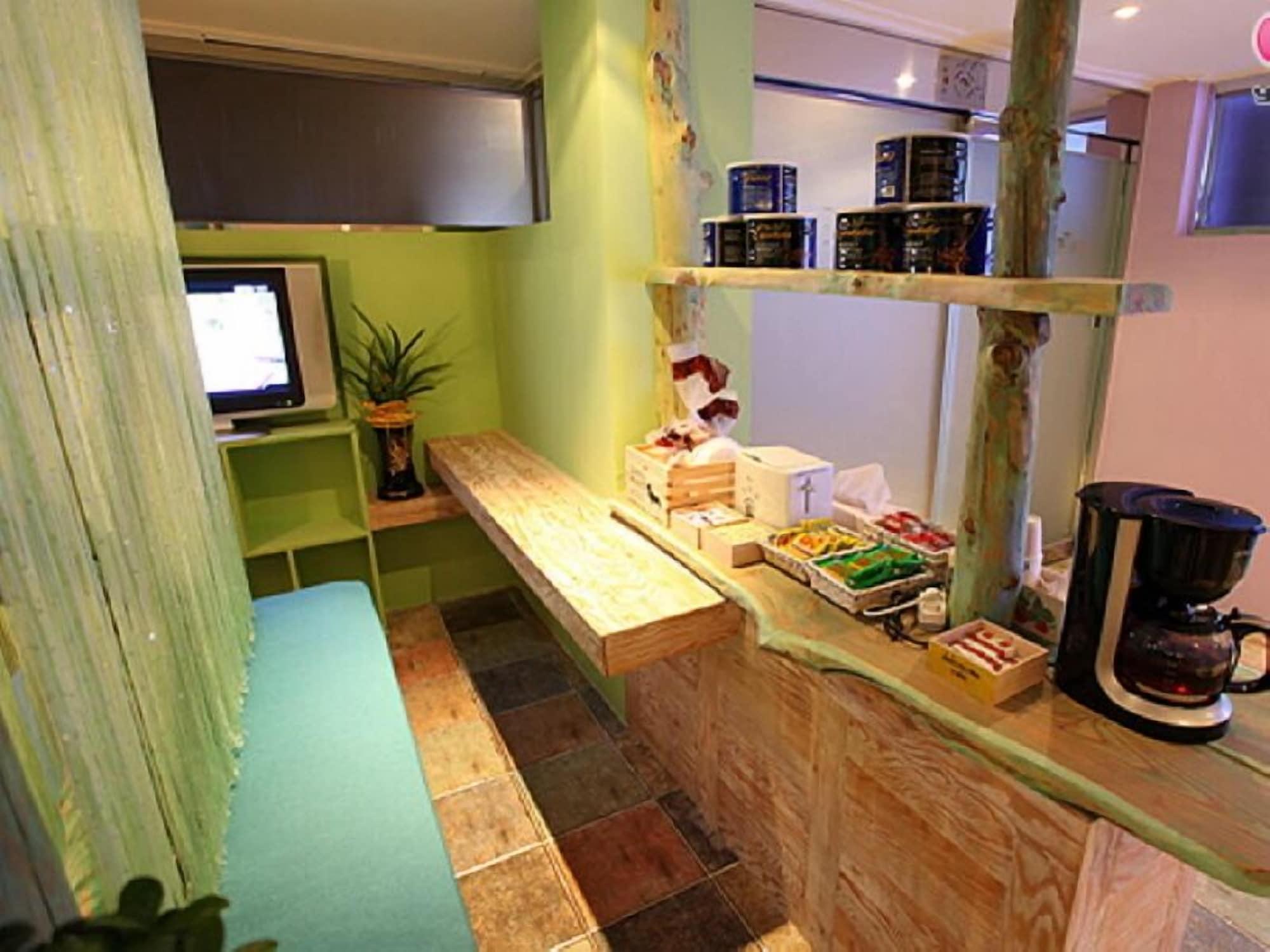 Bar/Salón HOTEL April 2nd