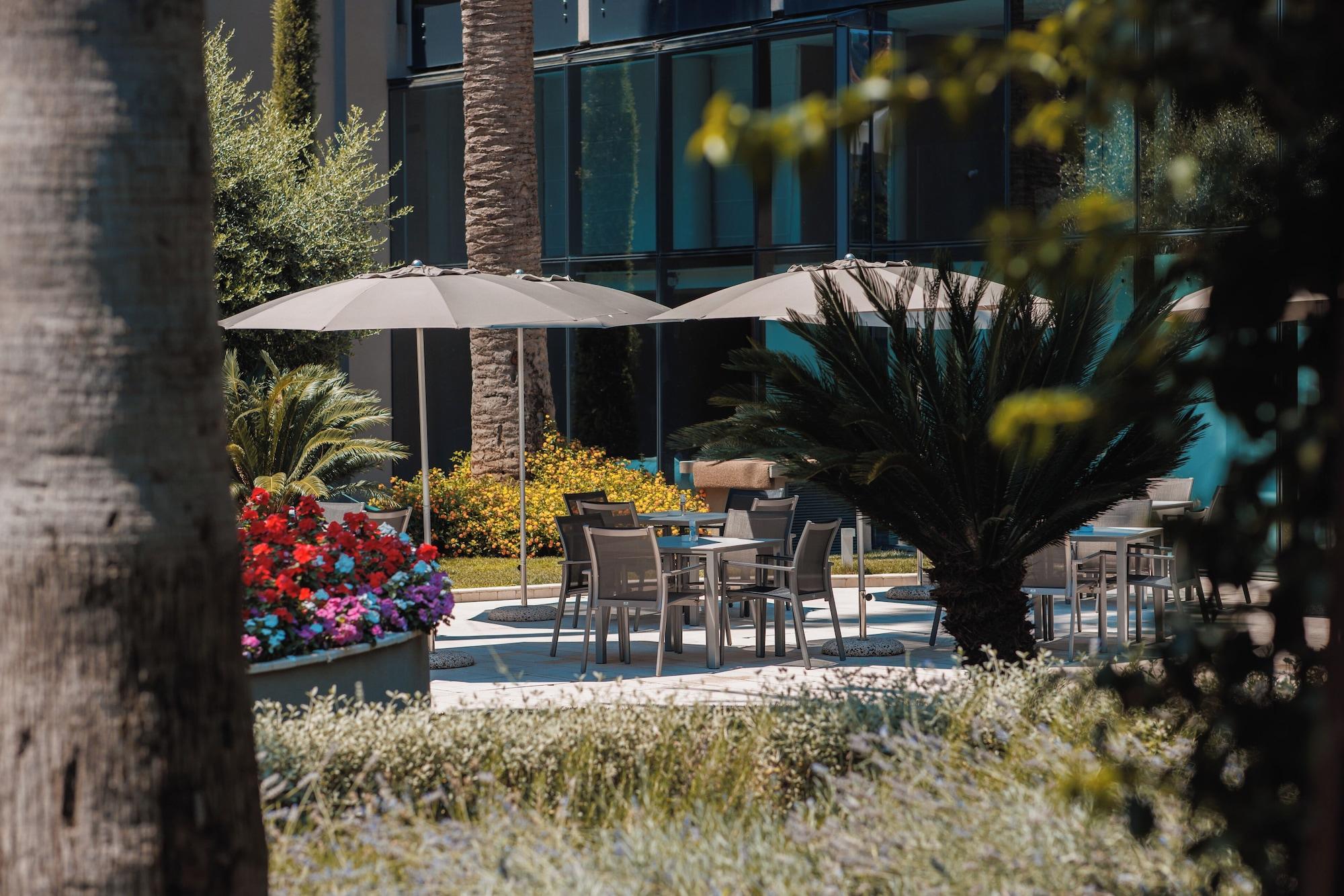 Vista Exterior Palmon Bay Hotel & Spa