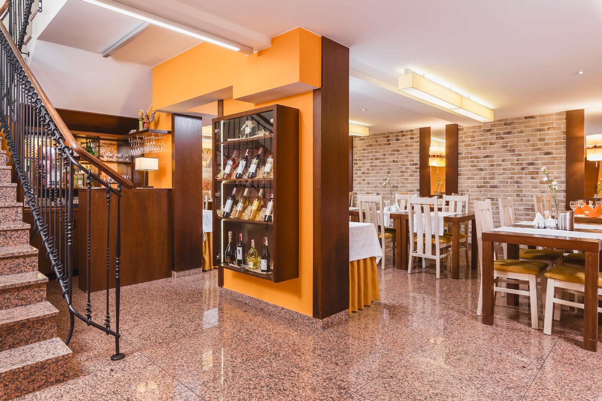 Restaurant Hostel Biały Dom