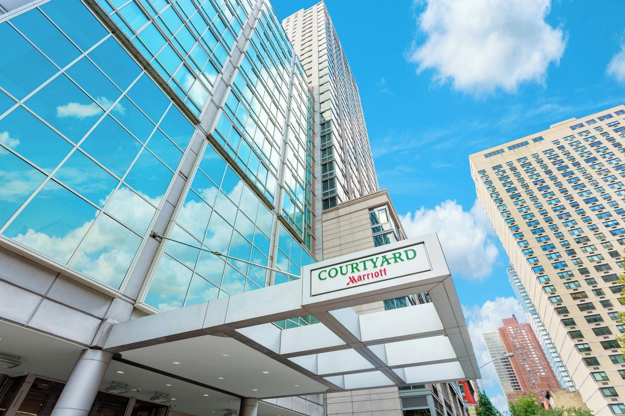 Vista Exterior Courtyard by Marriott New York Manhattan/Upper East Side
