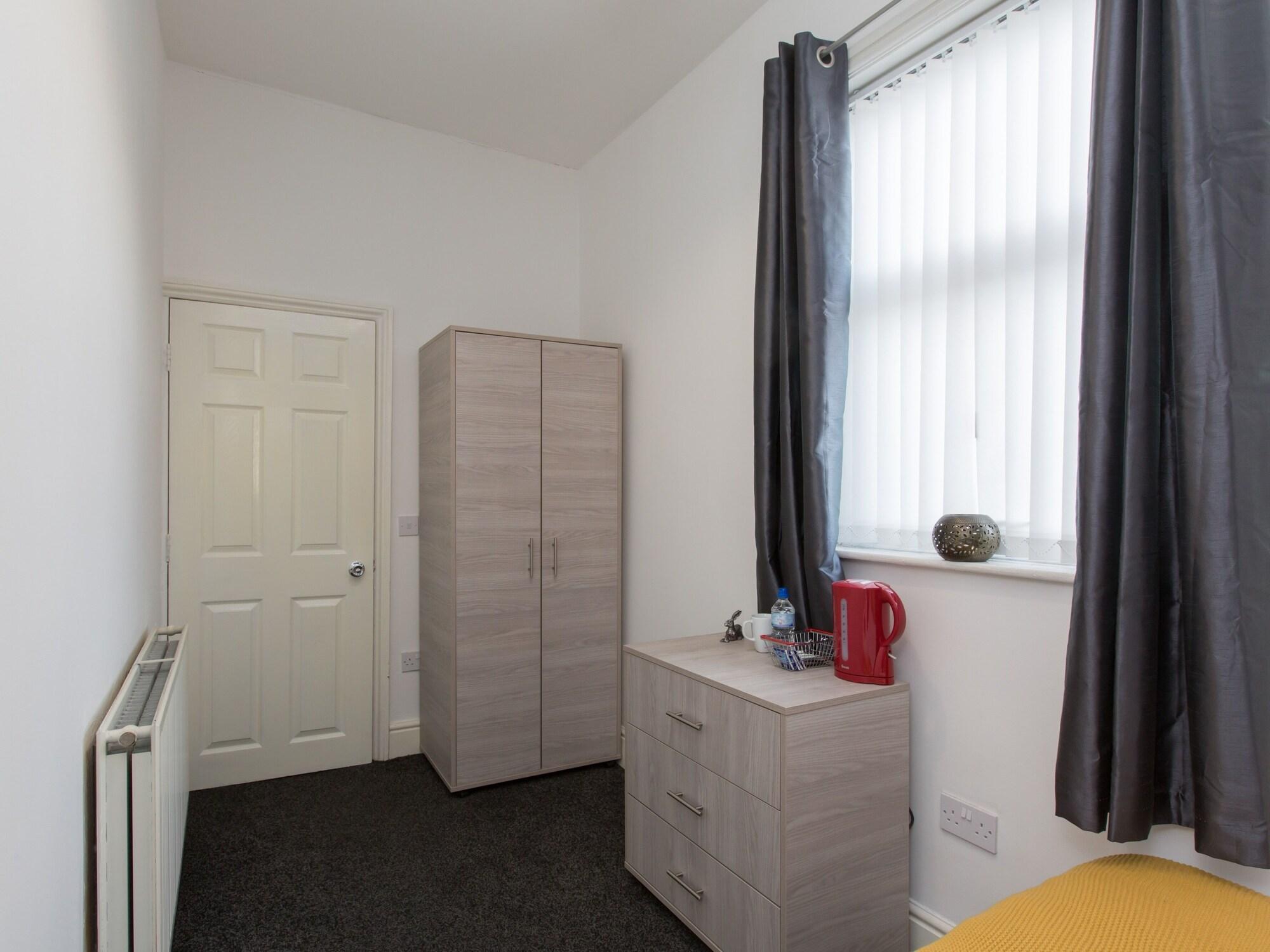 Varios Townhouse @ Newlands Street Stoke