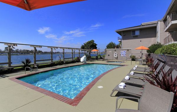 Executive Inn & Suites Embarcadero Cove