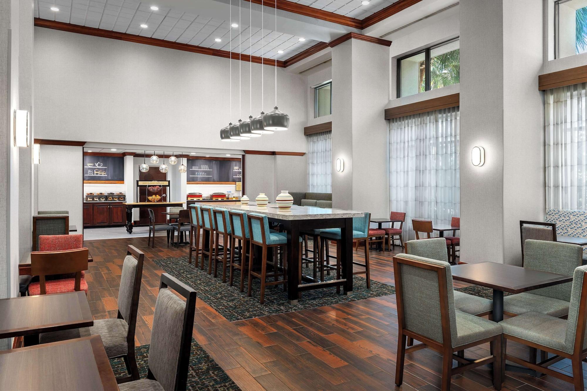 Restaurant Hampton Inn & Suites Lake Mary At Colonial Townpark
