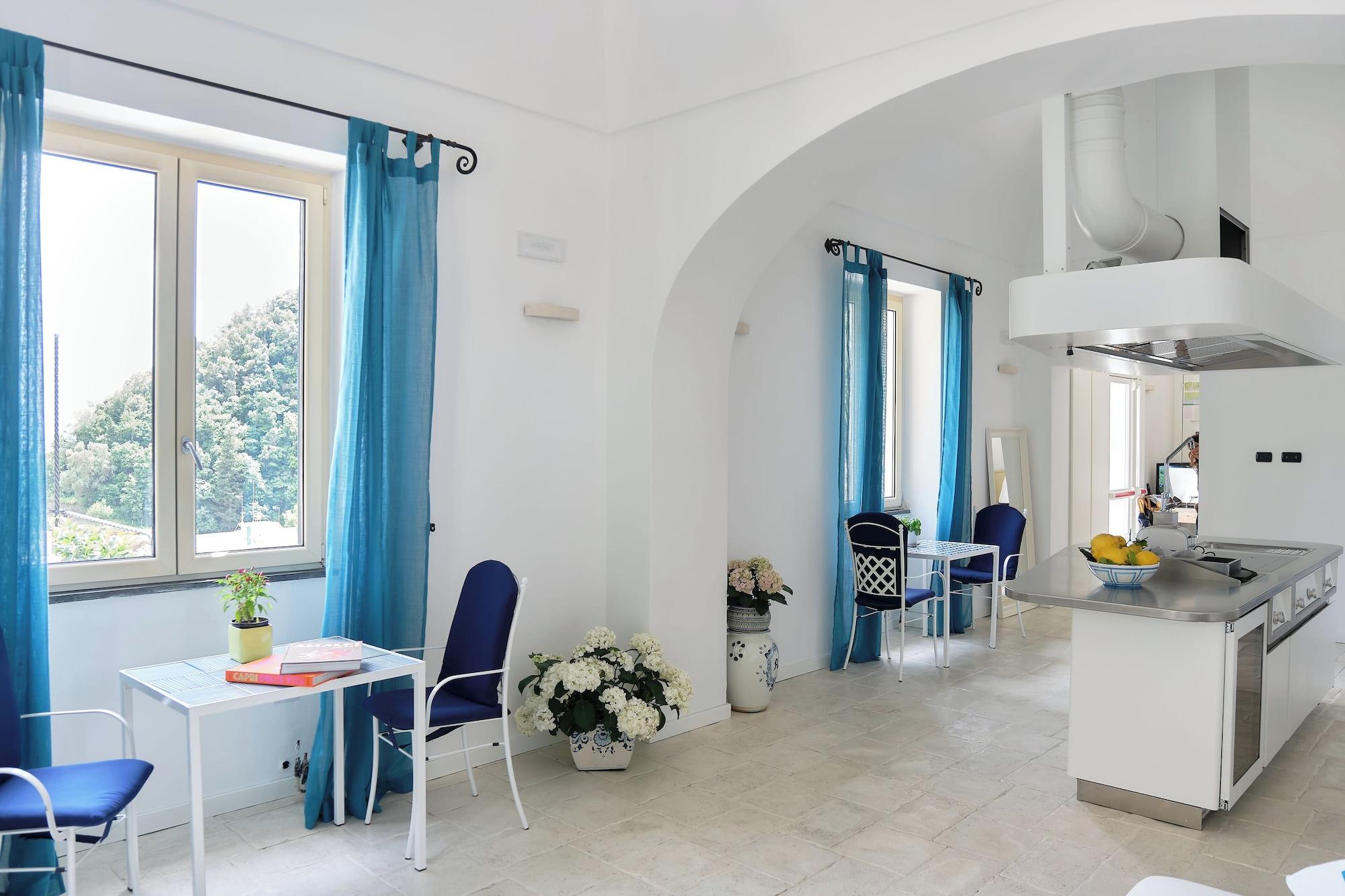 Vista Lobby Villa Lara Hotel