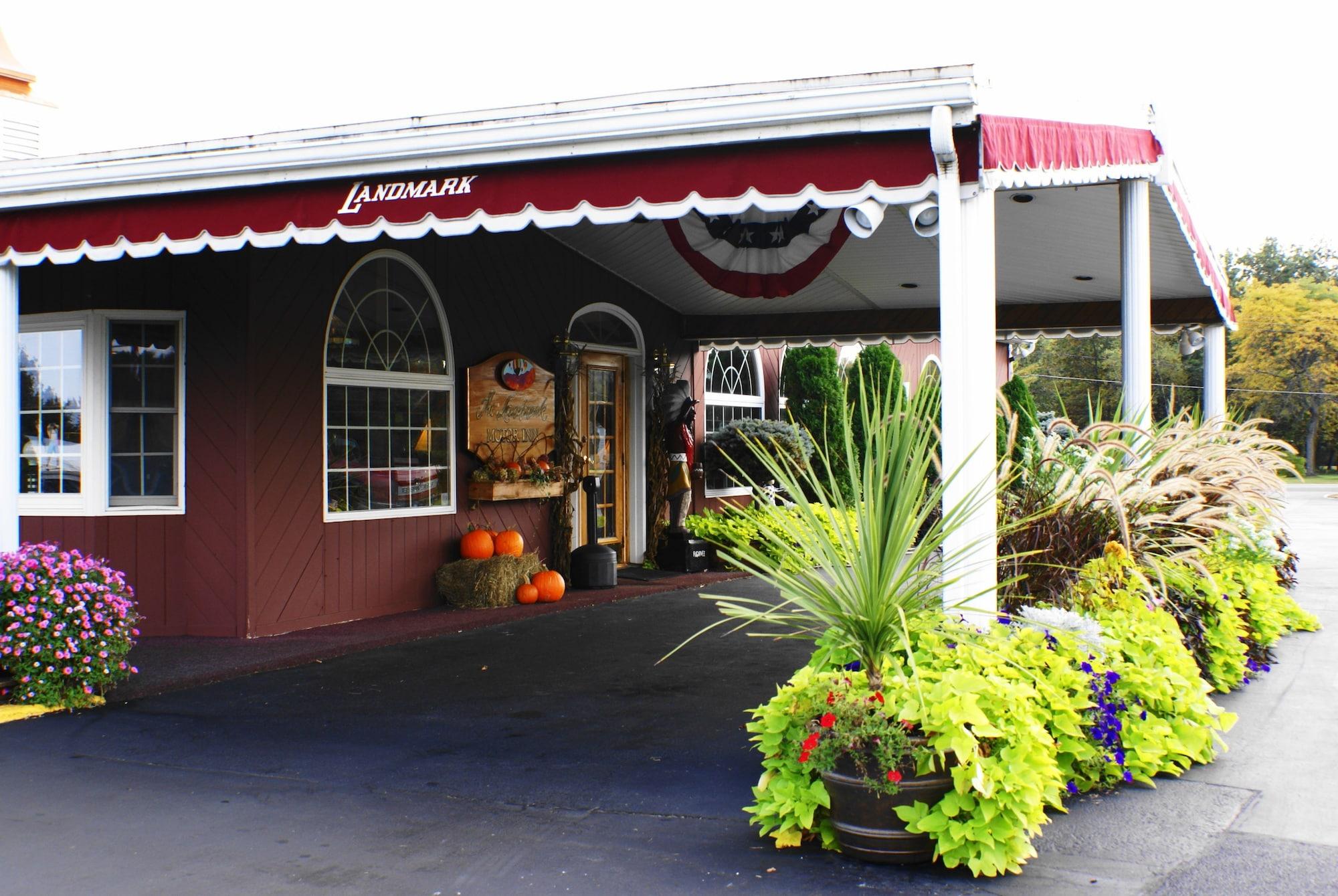 Vista Exterior Landmark Motor Inn