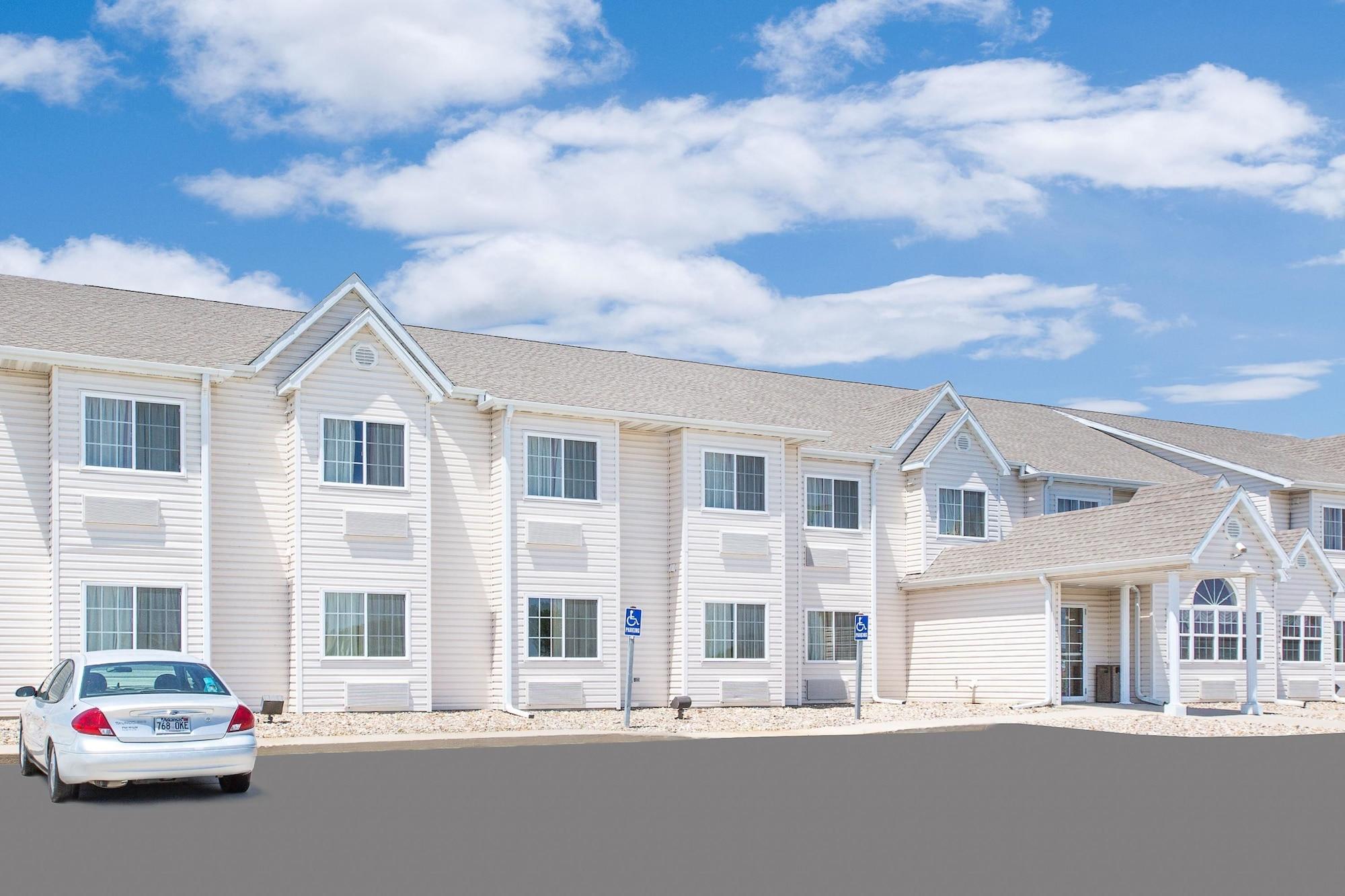 Varios Microtel Inn & Suites by Wyndham Colfax/Newton