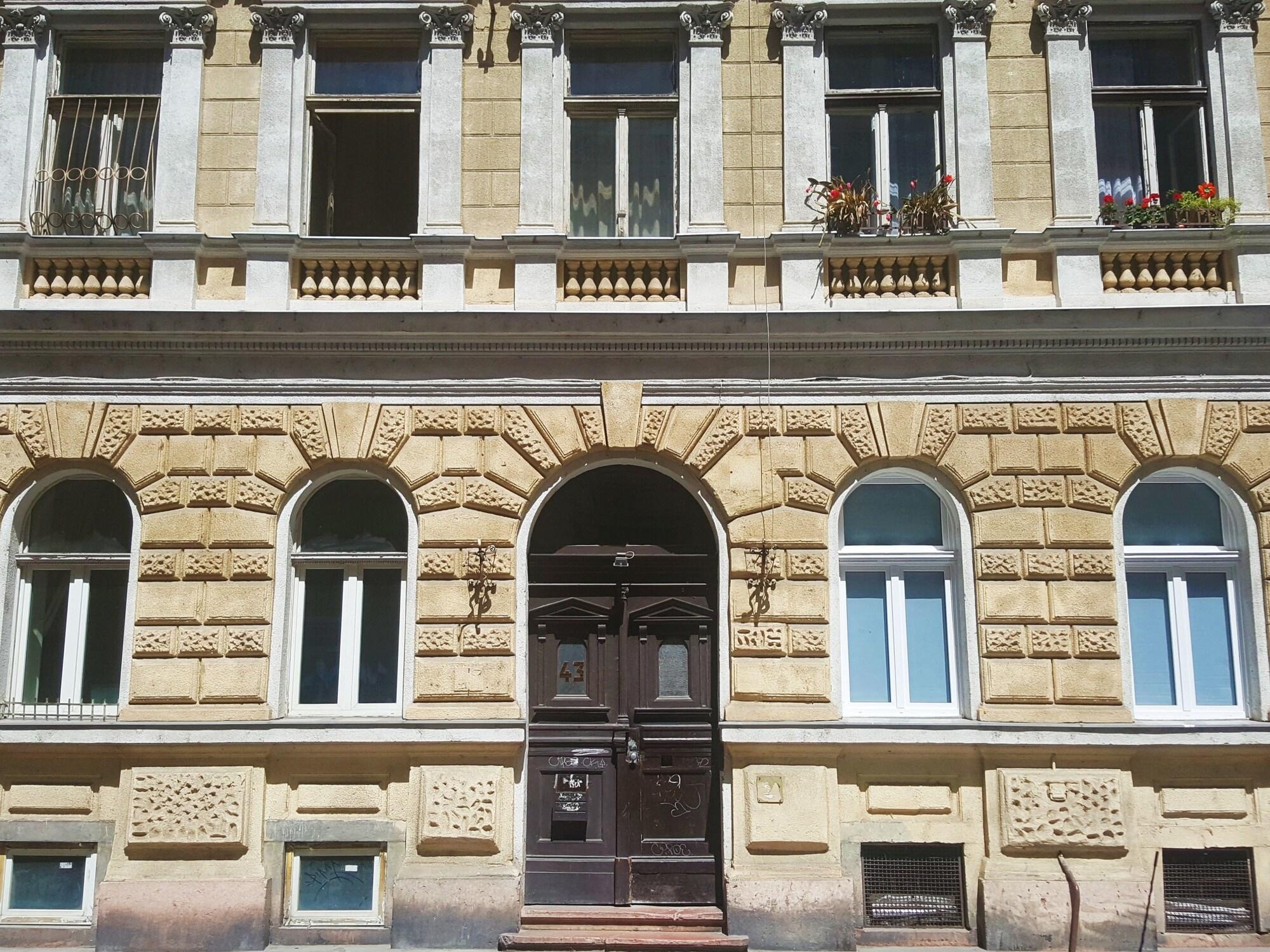 Vista Exterior Happy Home Budapest POP