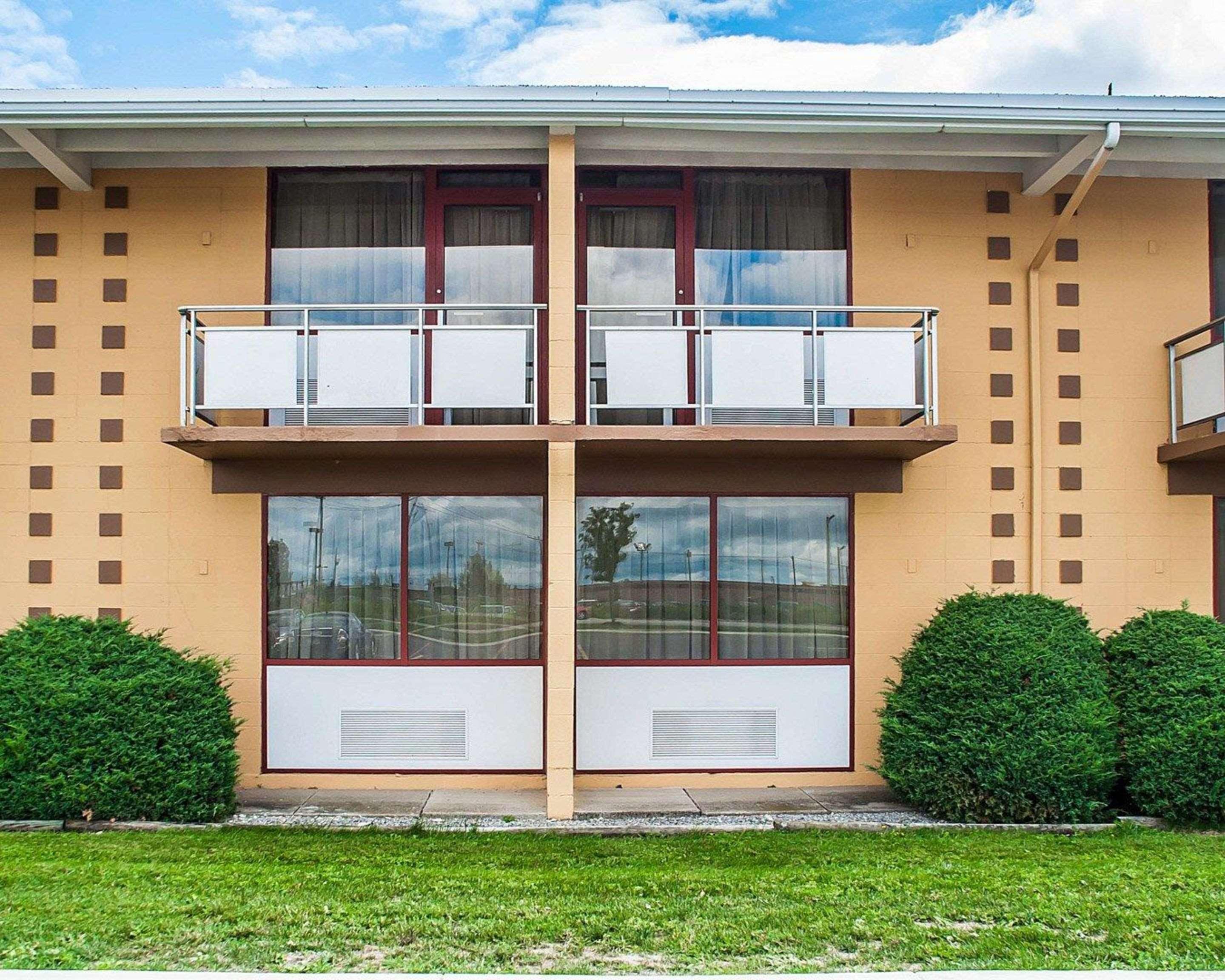 Vista Exterior Quality Inn Airport