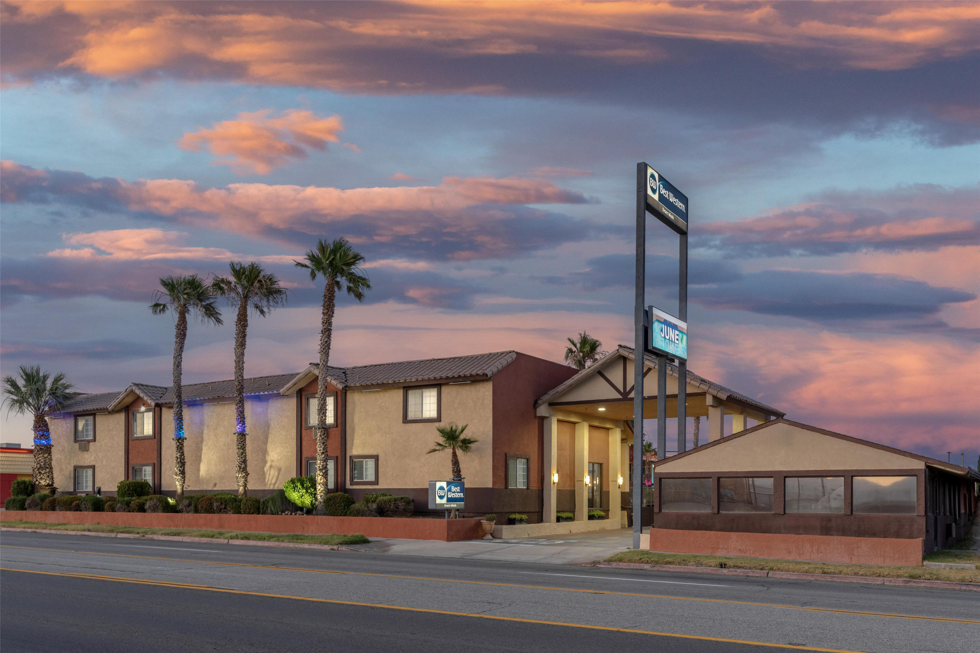 Varios Best Western Desert Winds