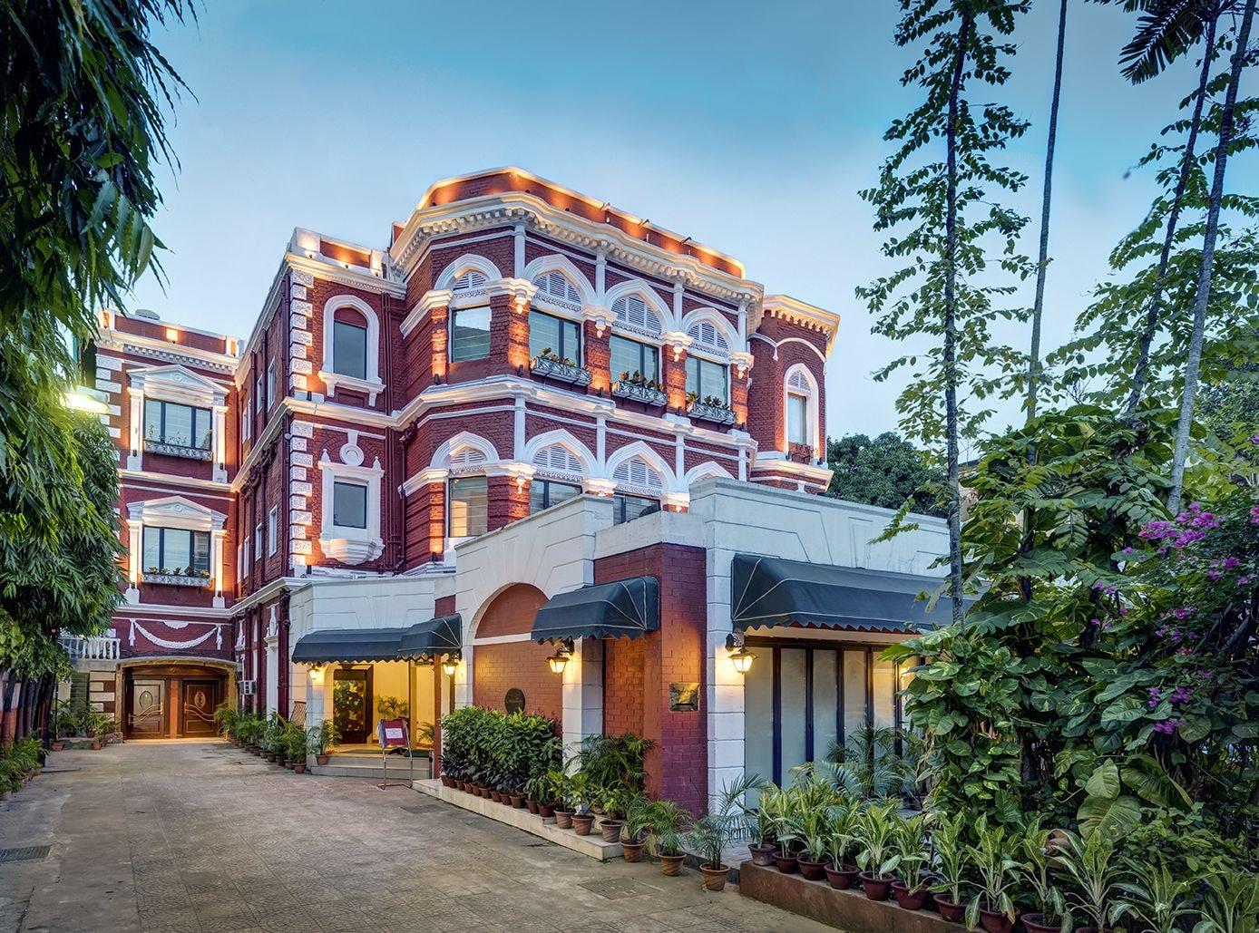 Vista Exterior The Astor Kolkata