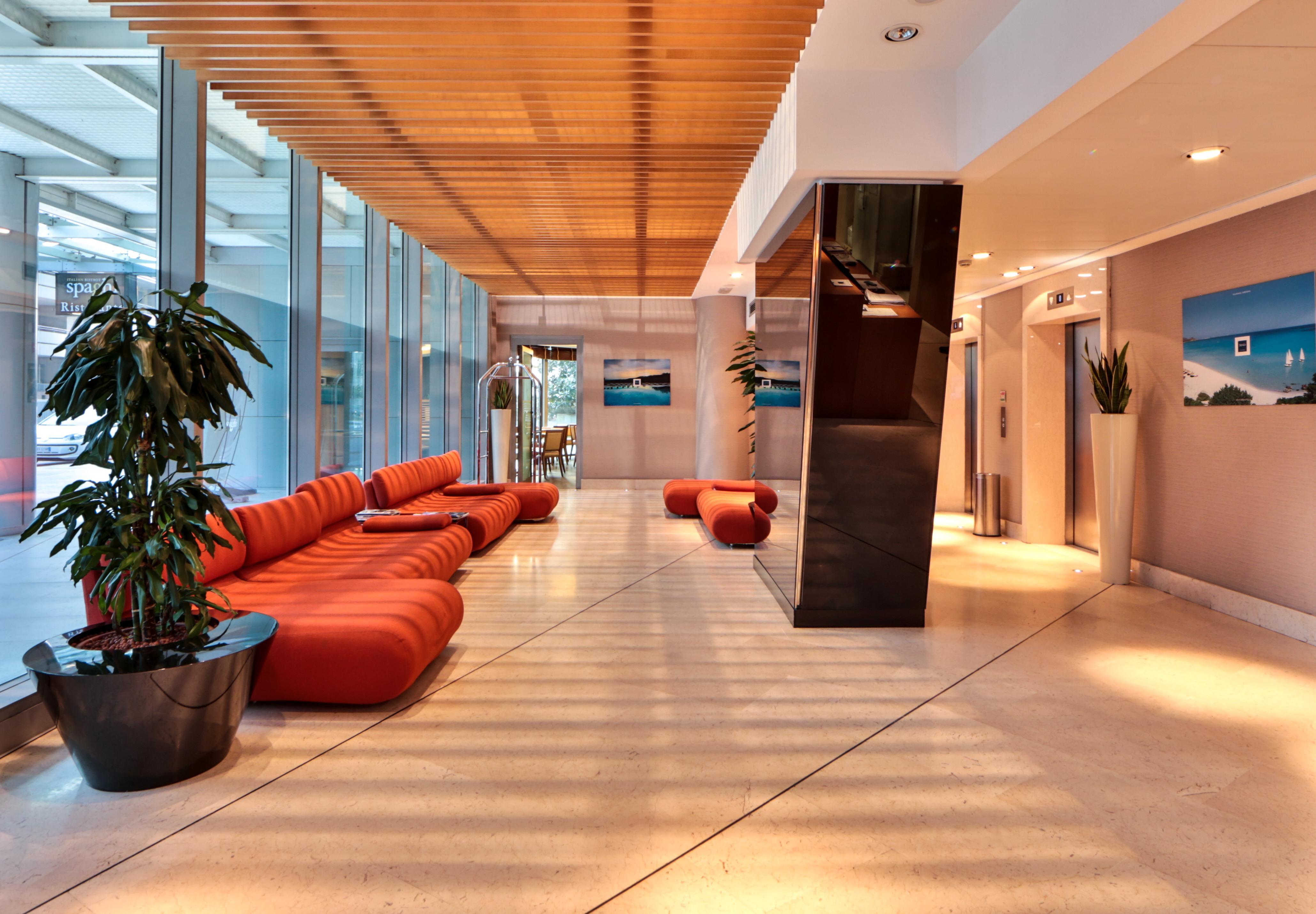 Vista Lobby UNA Hotels The One Milano