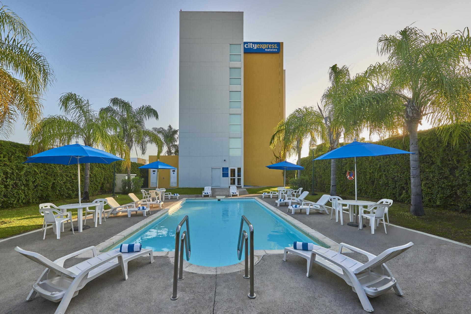 Vista Exterior City Express by Marriott Mazatlán