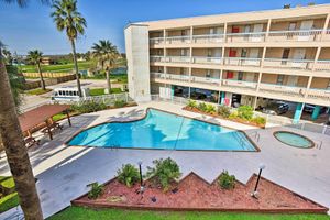 Alquiler Vacacional - Waterfront Corpus Christi Escape w/ Pool Access!