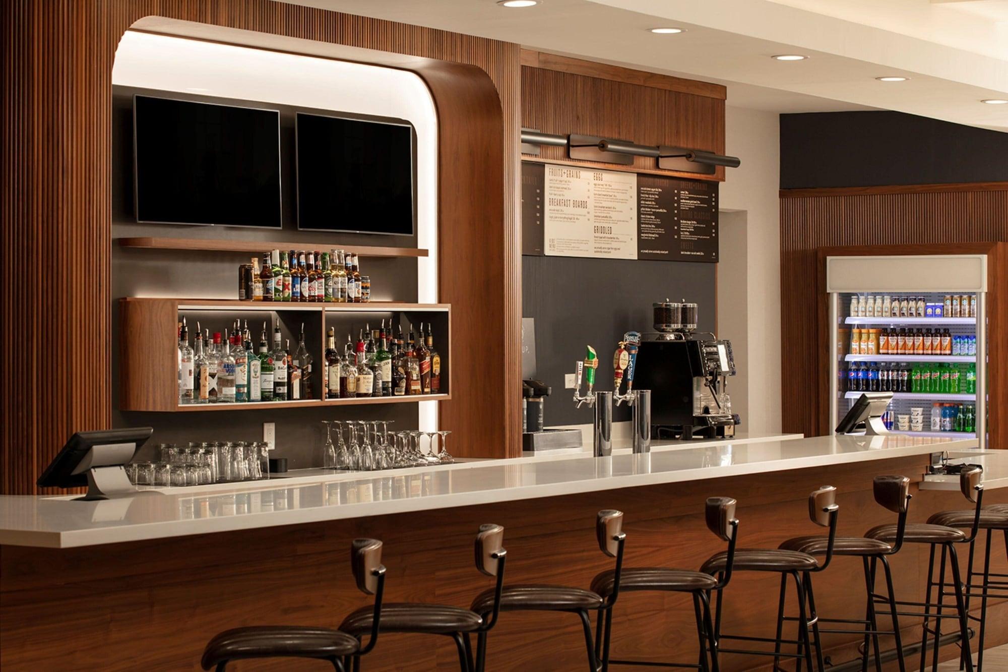 Bar/Salón Courtyard by Marriott Houston Kemah