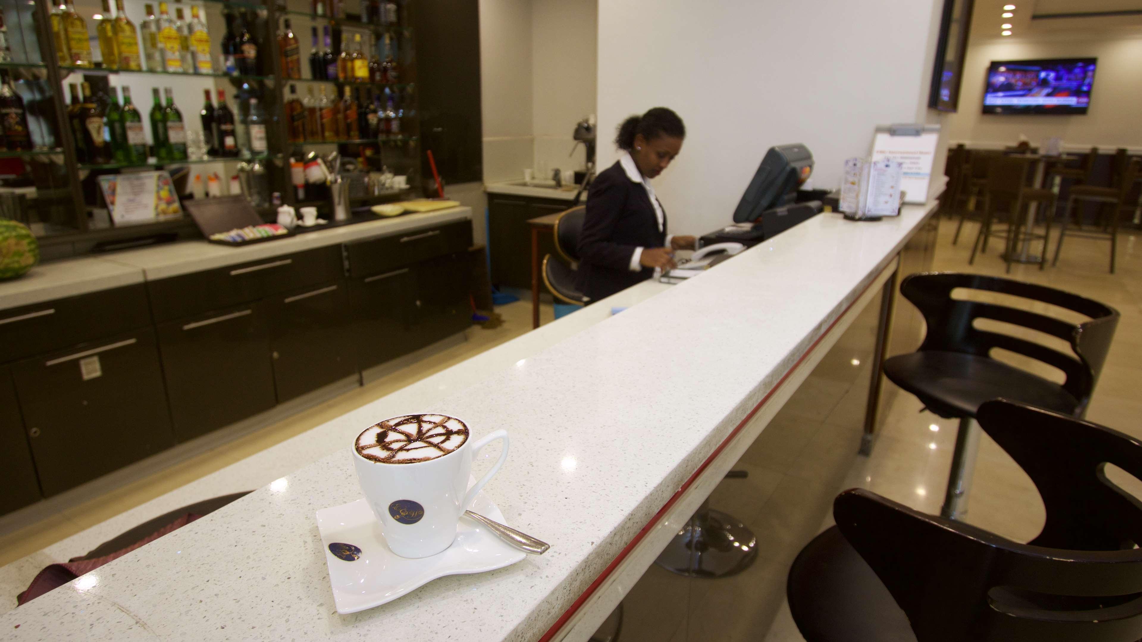 Bar/Salón Elilly International Hotel