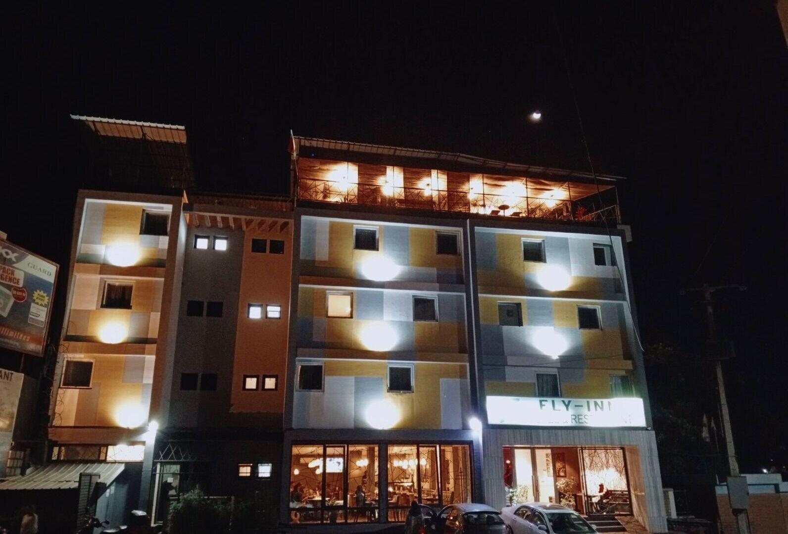 Varios Fly Inn Madagascar Hotel