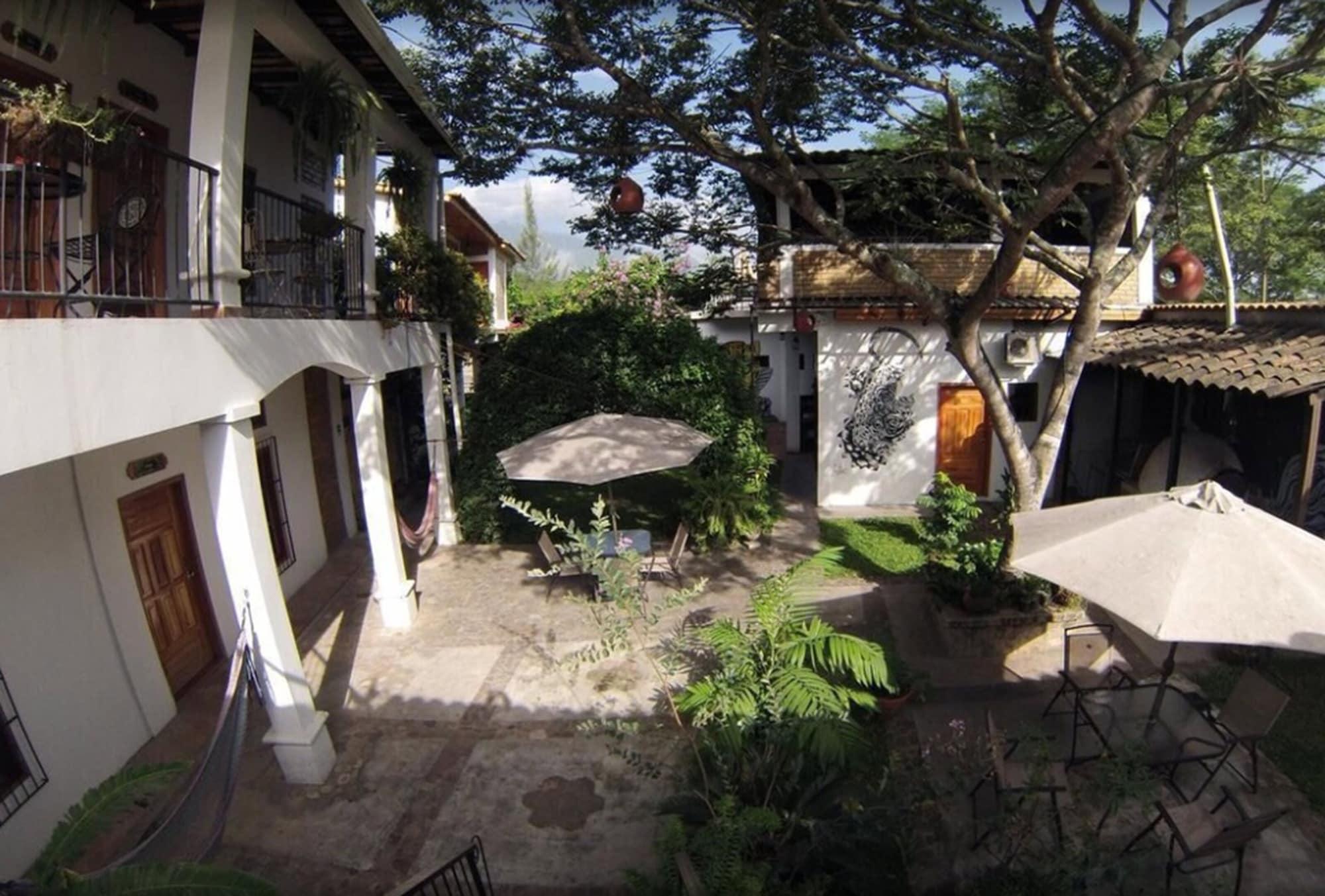 Vista Exterior Jardin Cafe Restaurant & Hostel