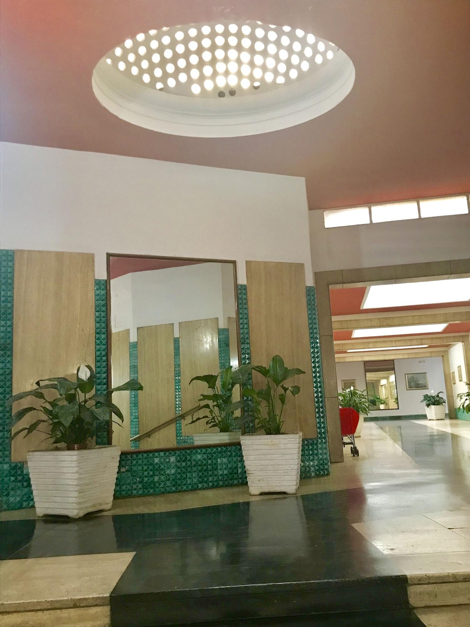 Vista Lobby Toledo Loft