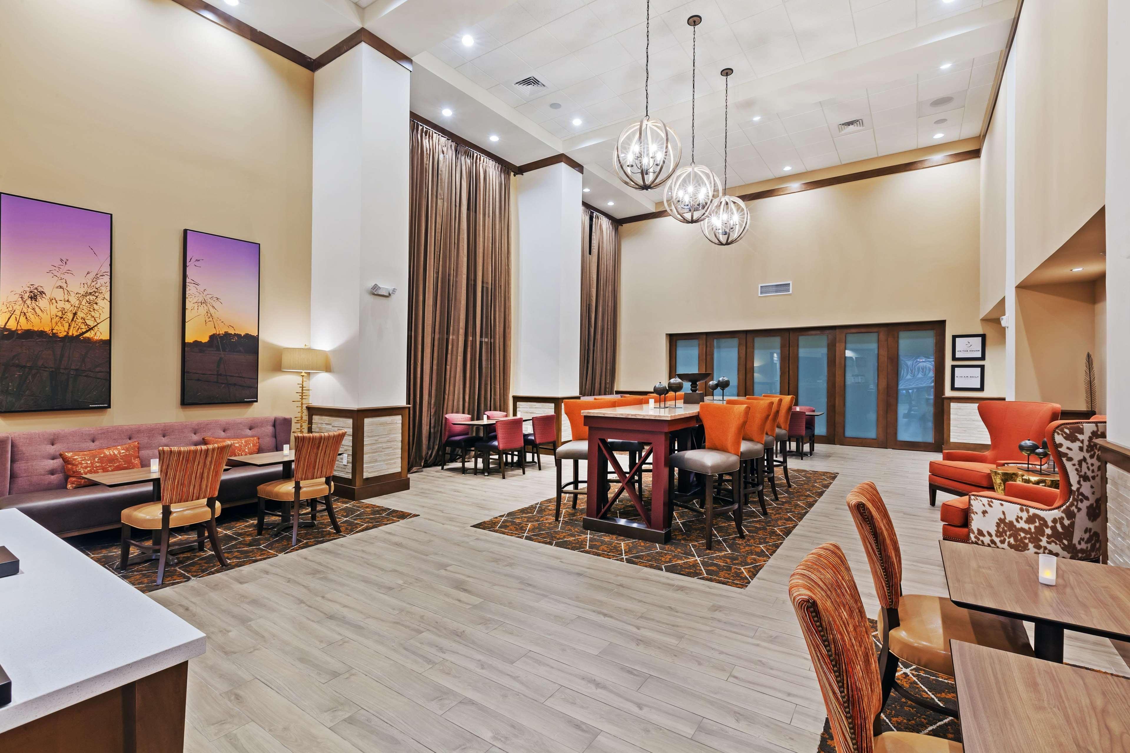 Vista Lobby Hampton Inn Bulverde Texas Hill Country