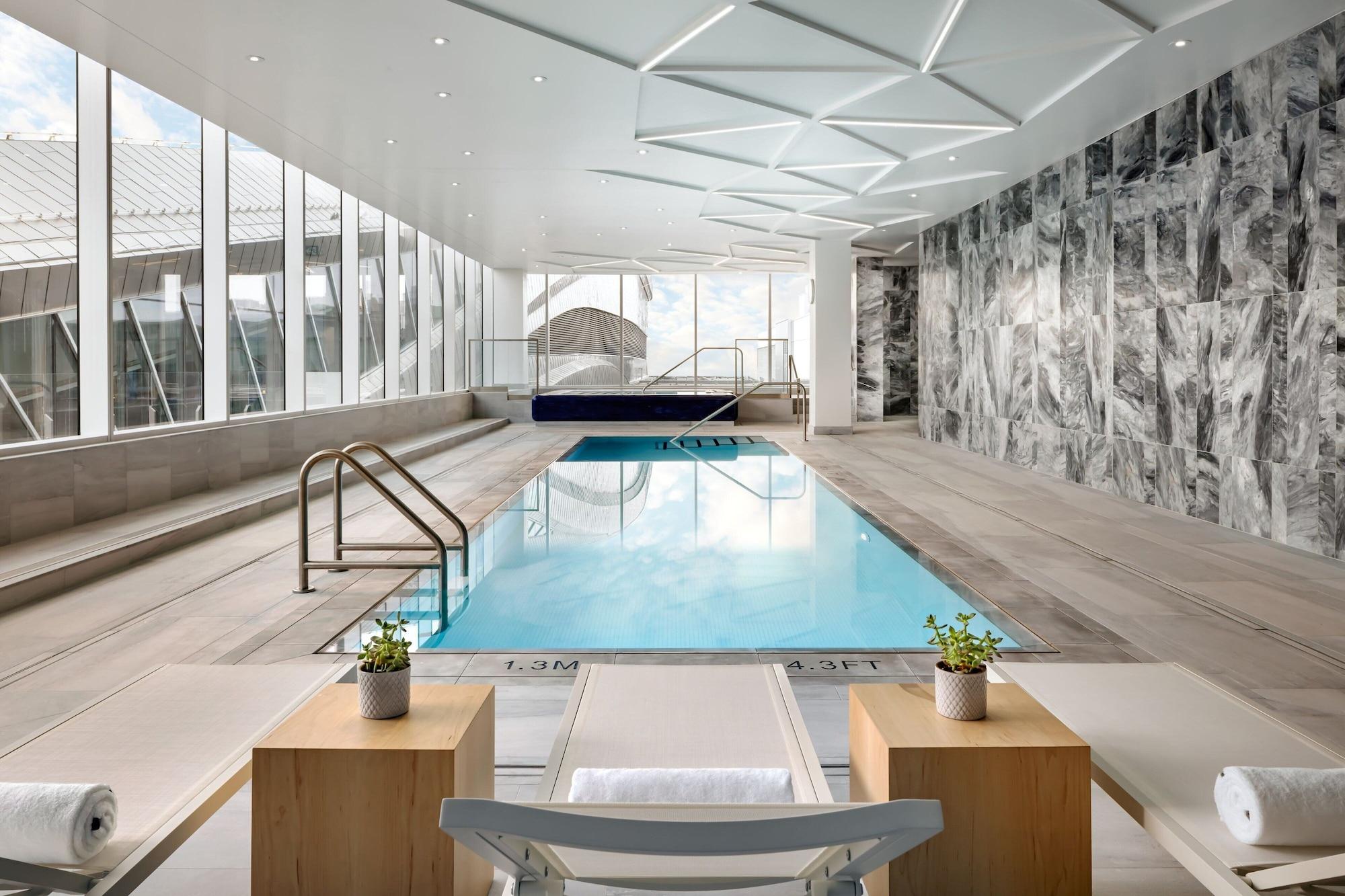 Vista Piscina JW Marriott Edmonton ICE District