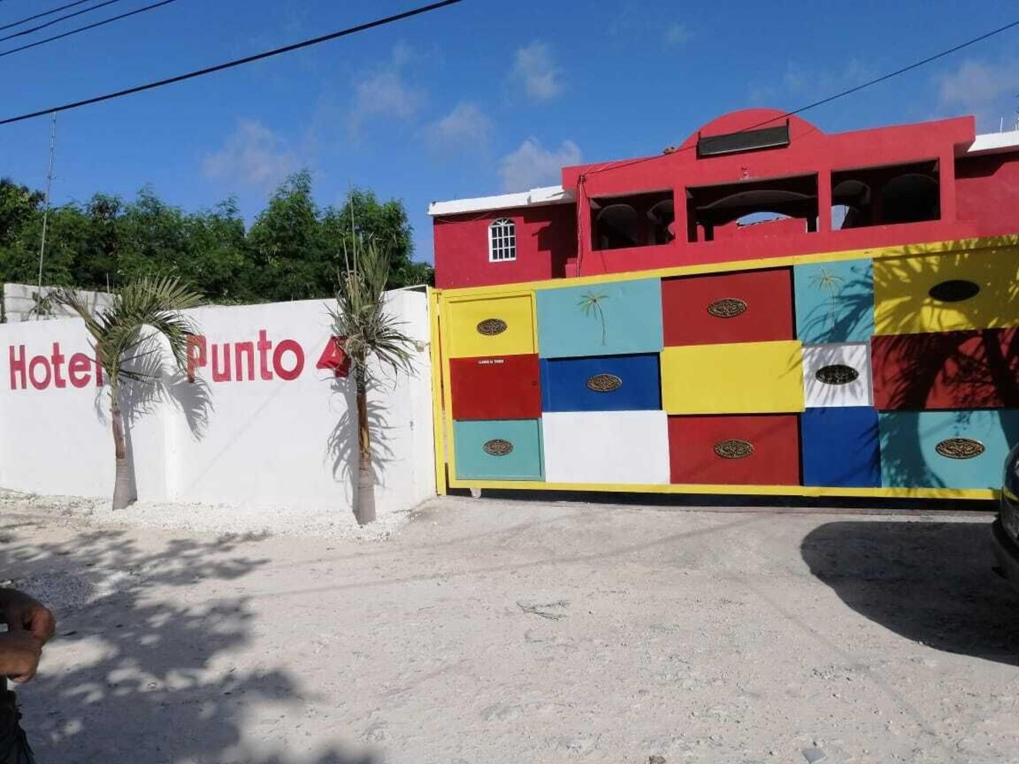 Vista Exterior Hotel Punto 4