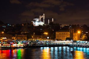 Actividad - Crucero con cena por el Bósforo y espectáculo turco nocturno con traslados