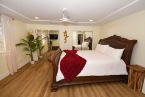 Alquiler Vacacional - Luxe Coziness, 2 Kings, Fully Fenced, Pet friendly