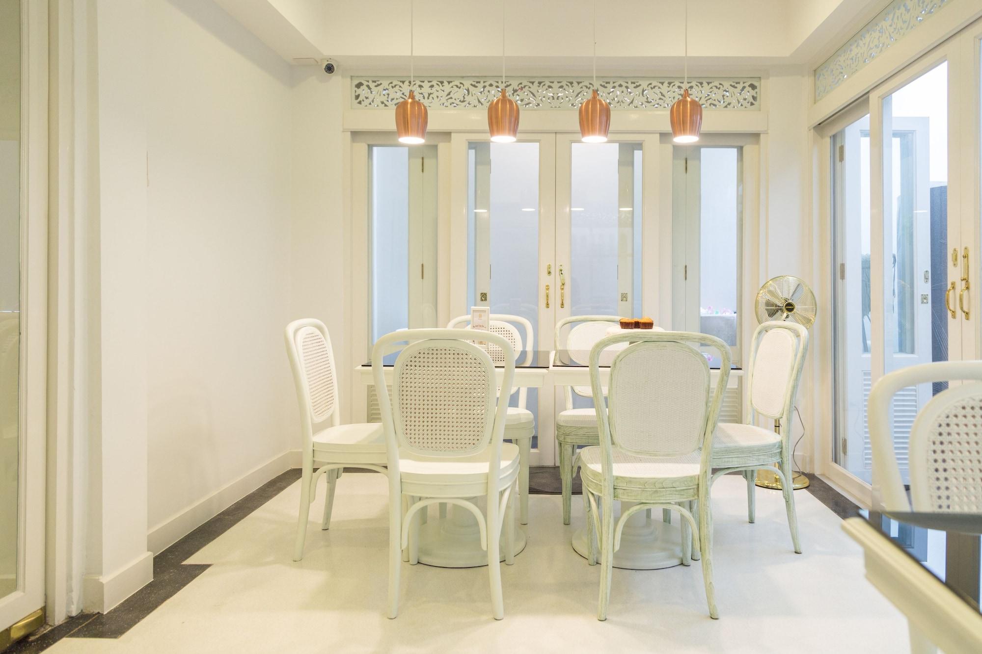 Restaurant Noursabah Bed Bangkok