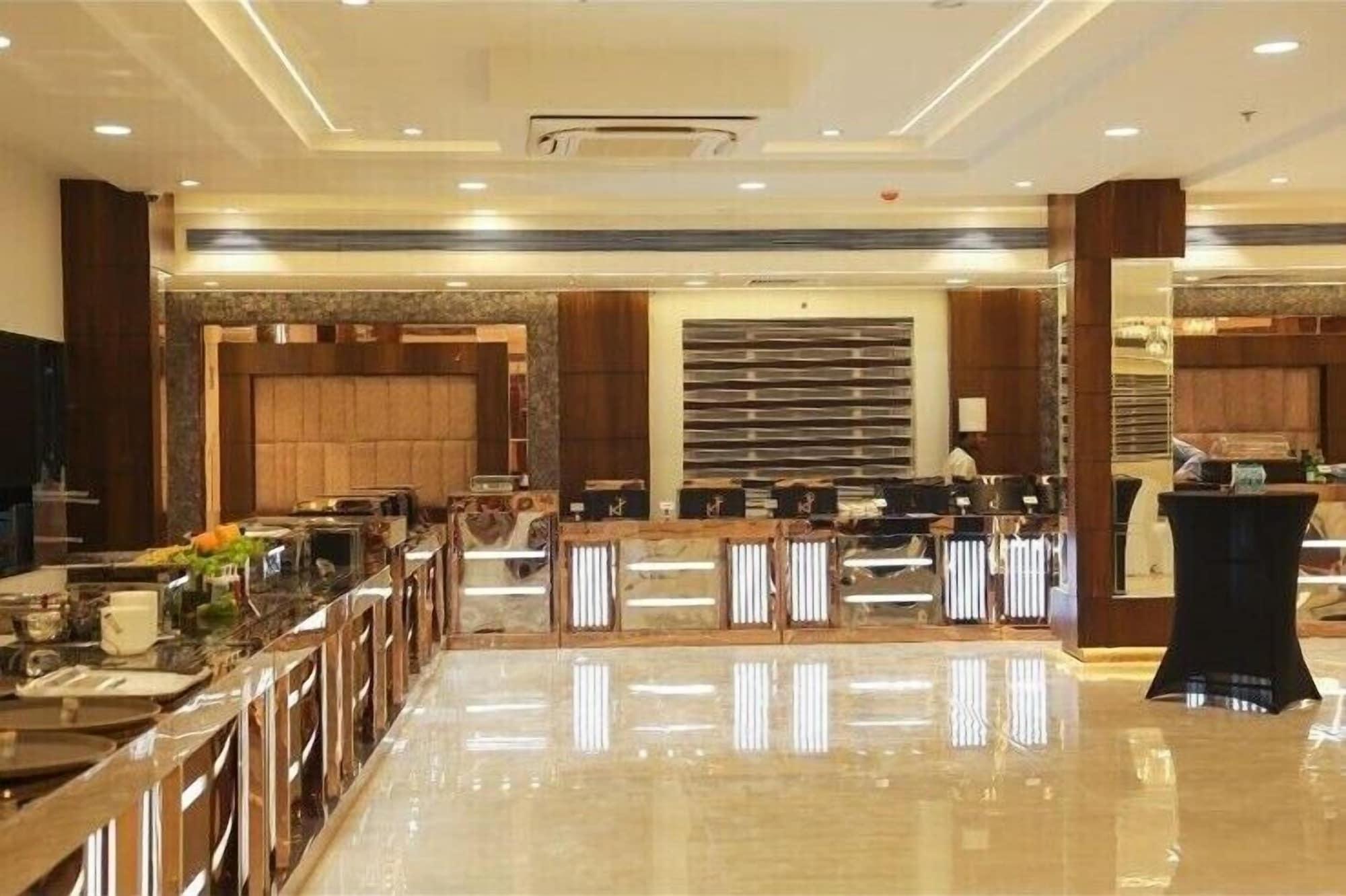 Salón de Baile hotel kadamb tree