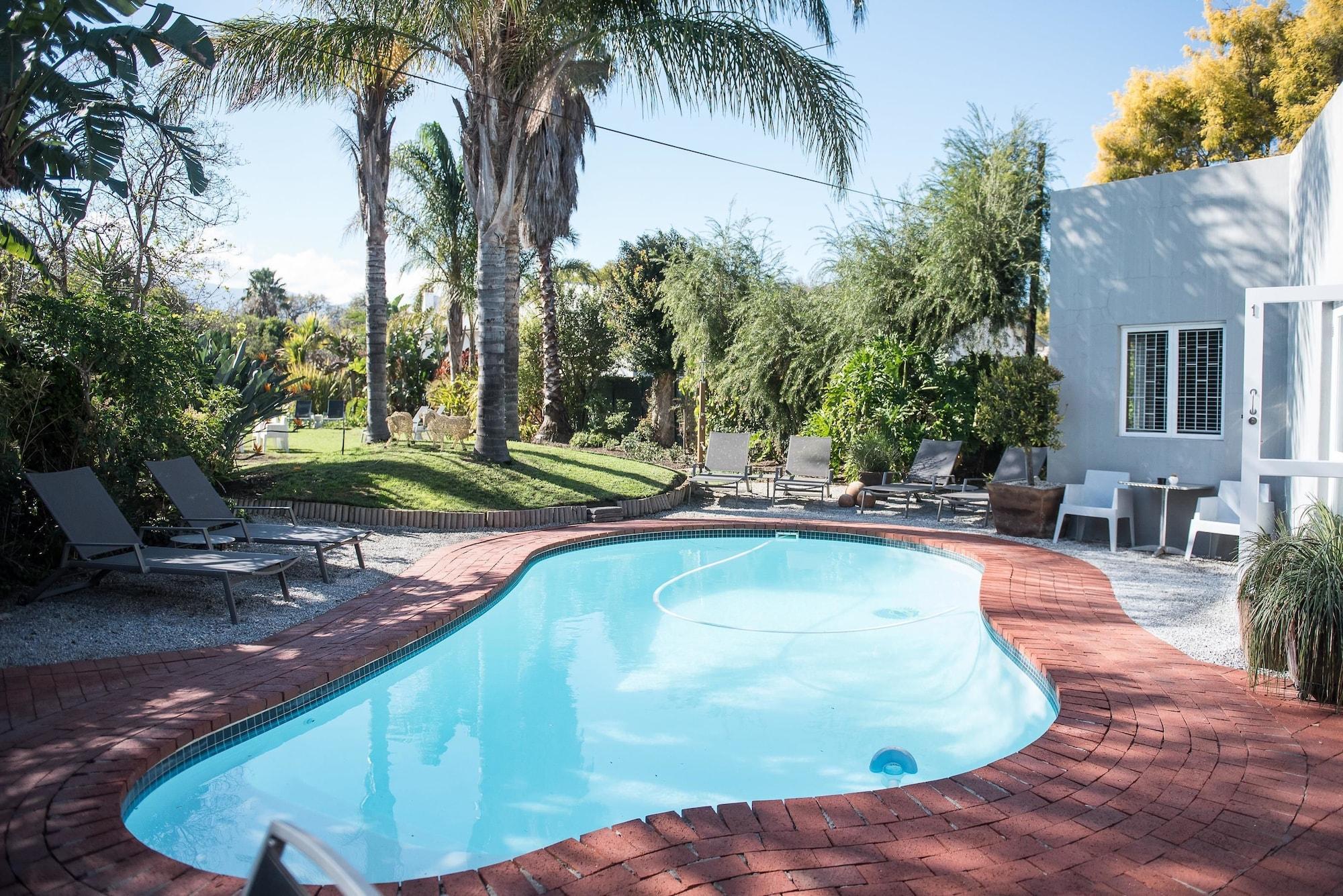 Vista Piscina Ballinderry - The Robertson Guest House