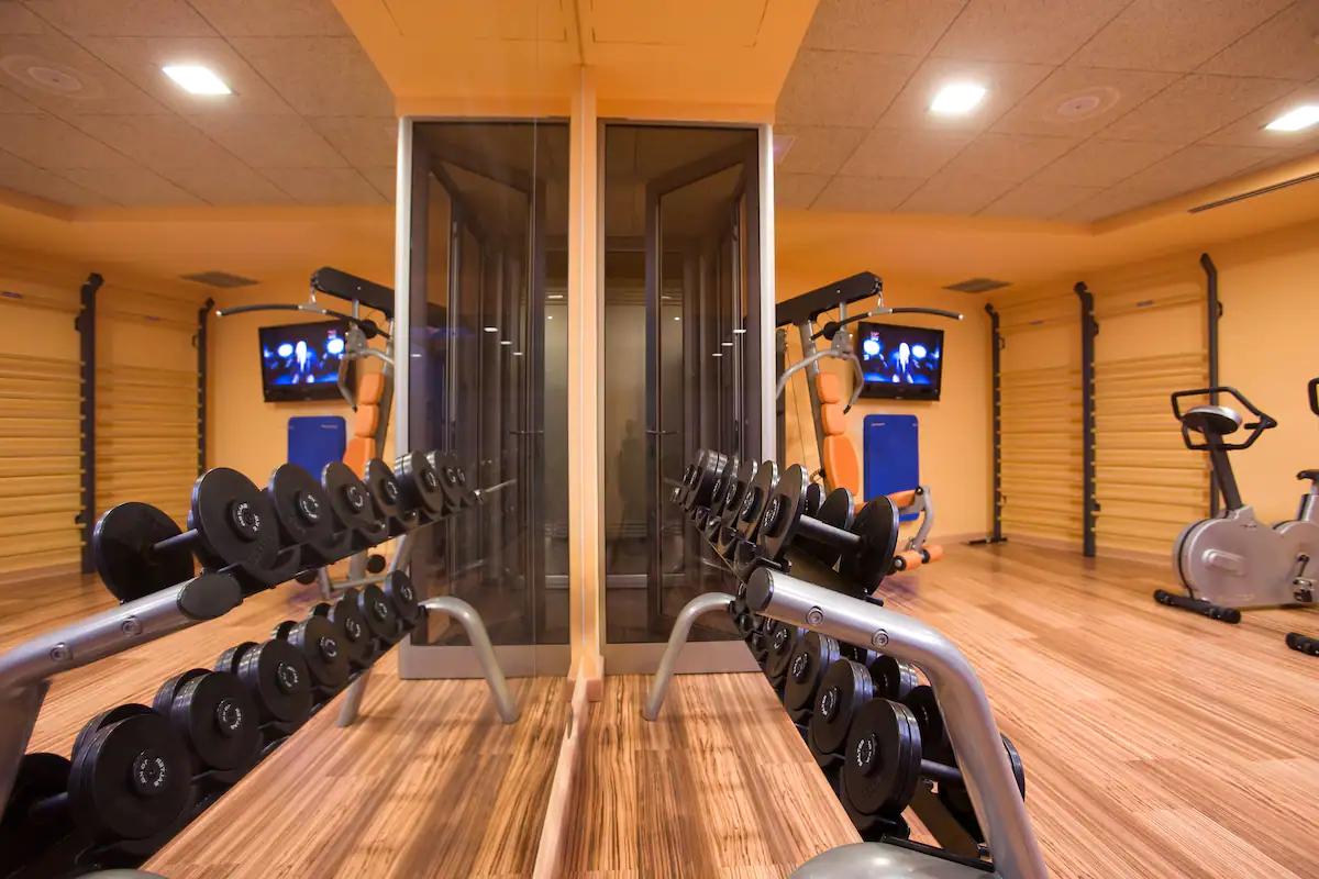 Gimnasio Globales Castillo de Ayud