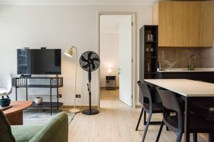 Alquiler Temporario - Urban Retreat 2BR Apartment in Providencia's Heart