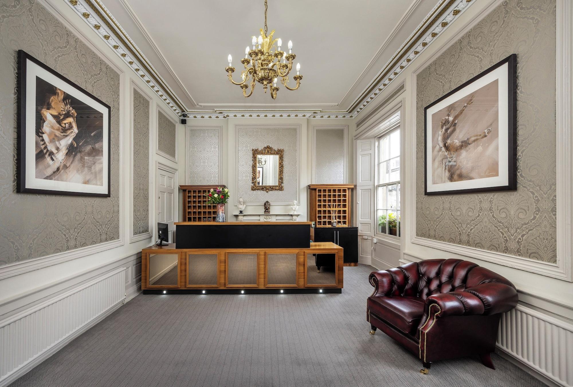 Vista Lobby Albany Hotel