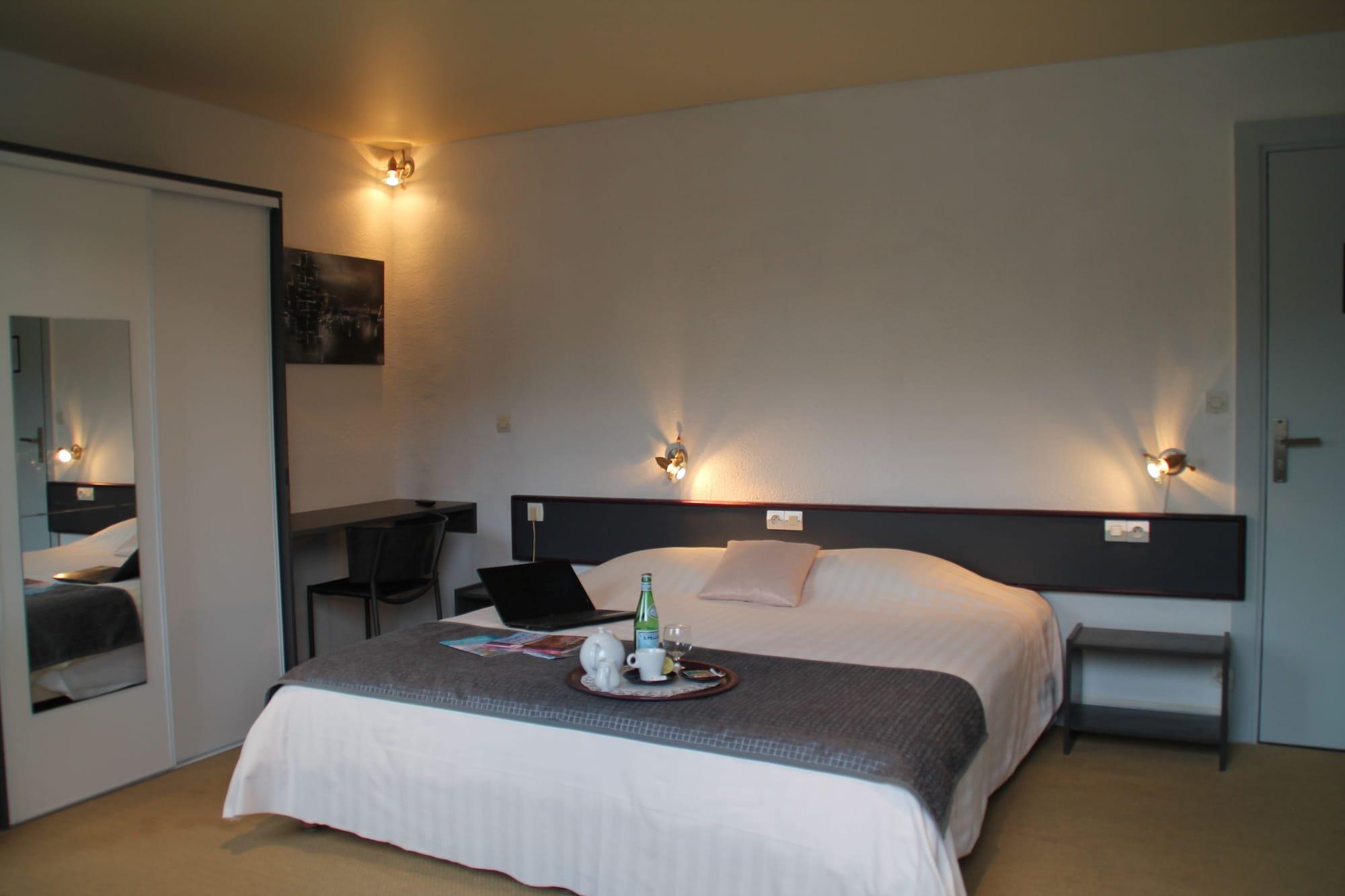 Varios Hotel de la Mer