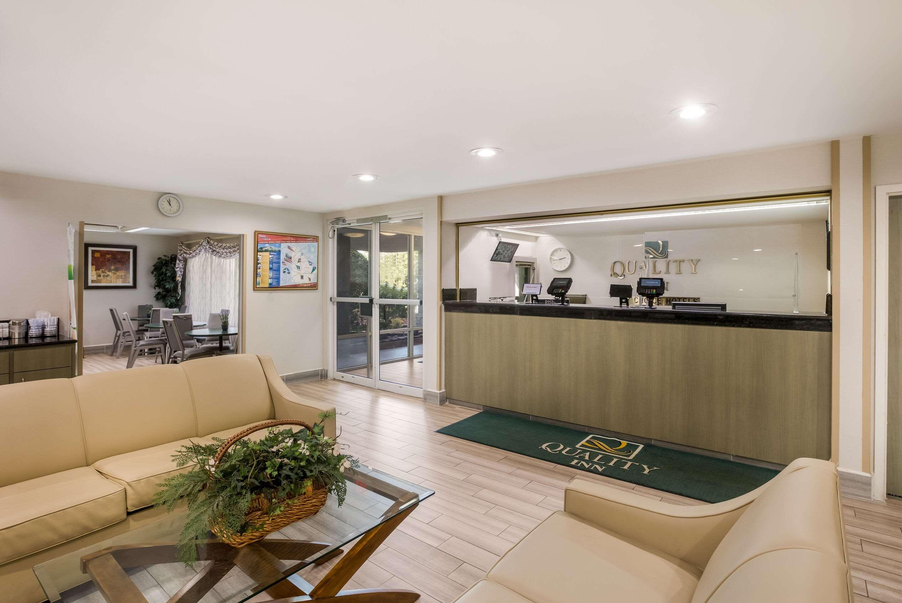 Vista Lobby Quality Inn Atlanta Northlake
