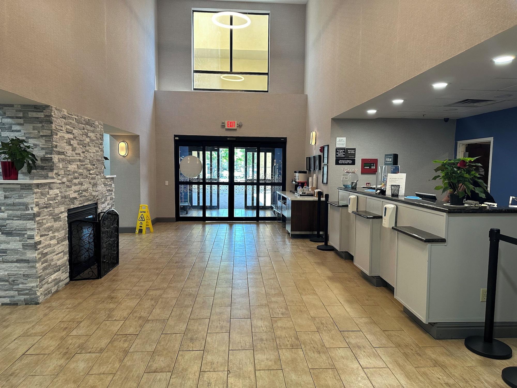 Vista Lobby Hampton Inn Brattleboro