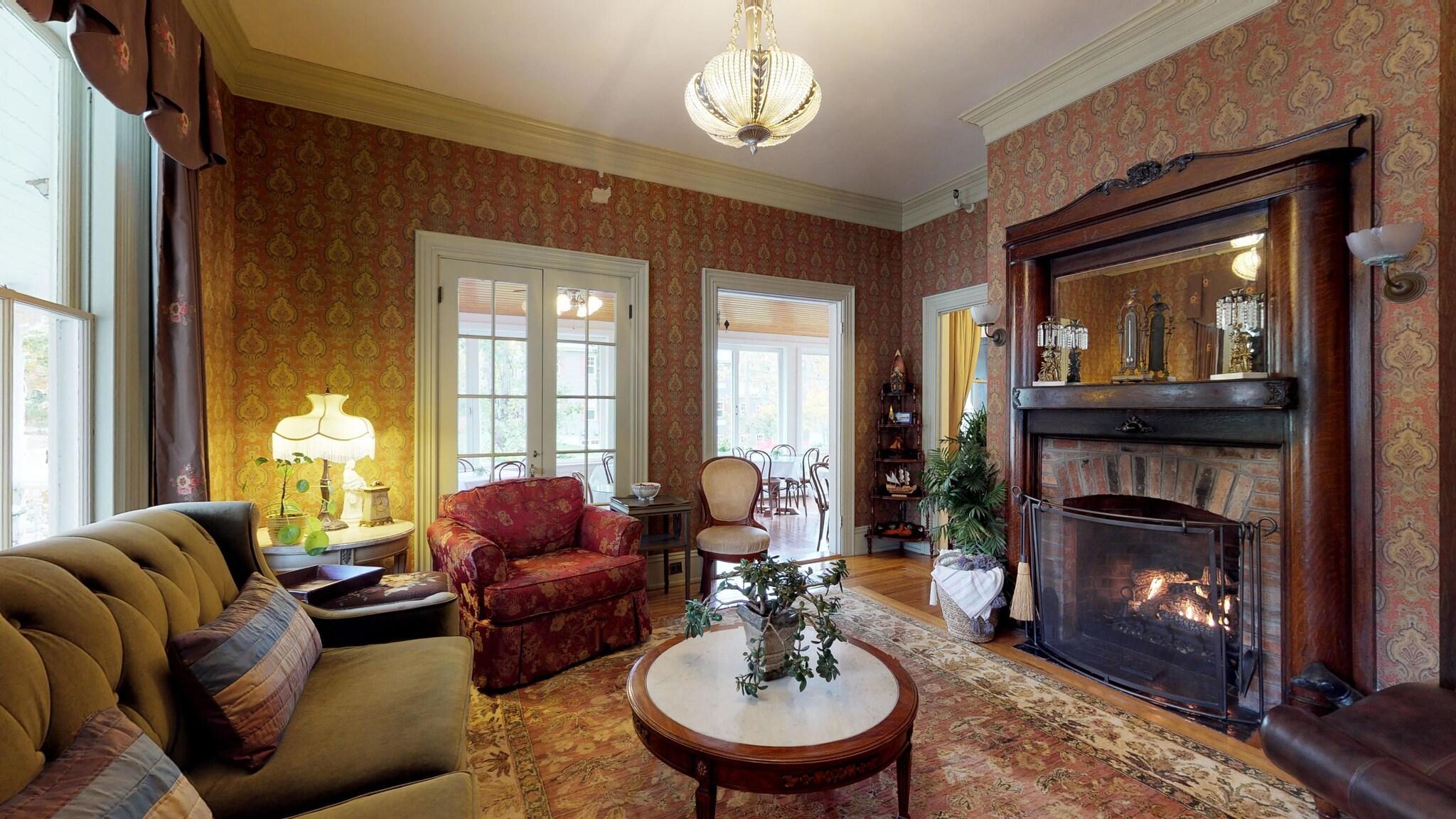 Vista Lobby Holbrook House