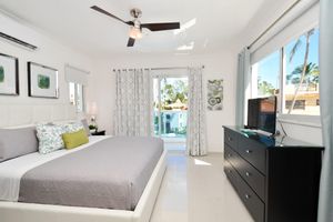 Alquiler Vacacional - Beautiful NEW 3 Bedroom 3 Bath Penthouse at The SANCTUARY @ Los Corales!!!