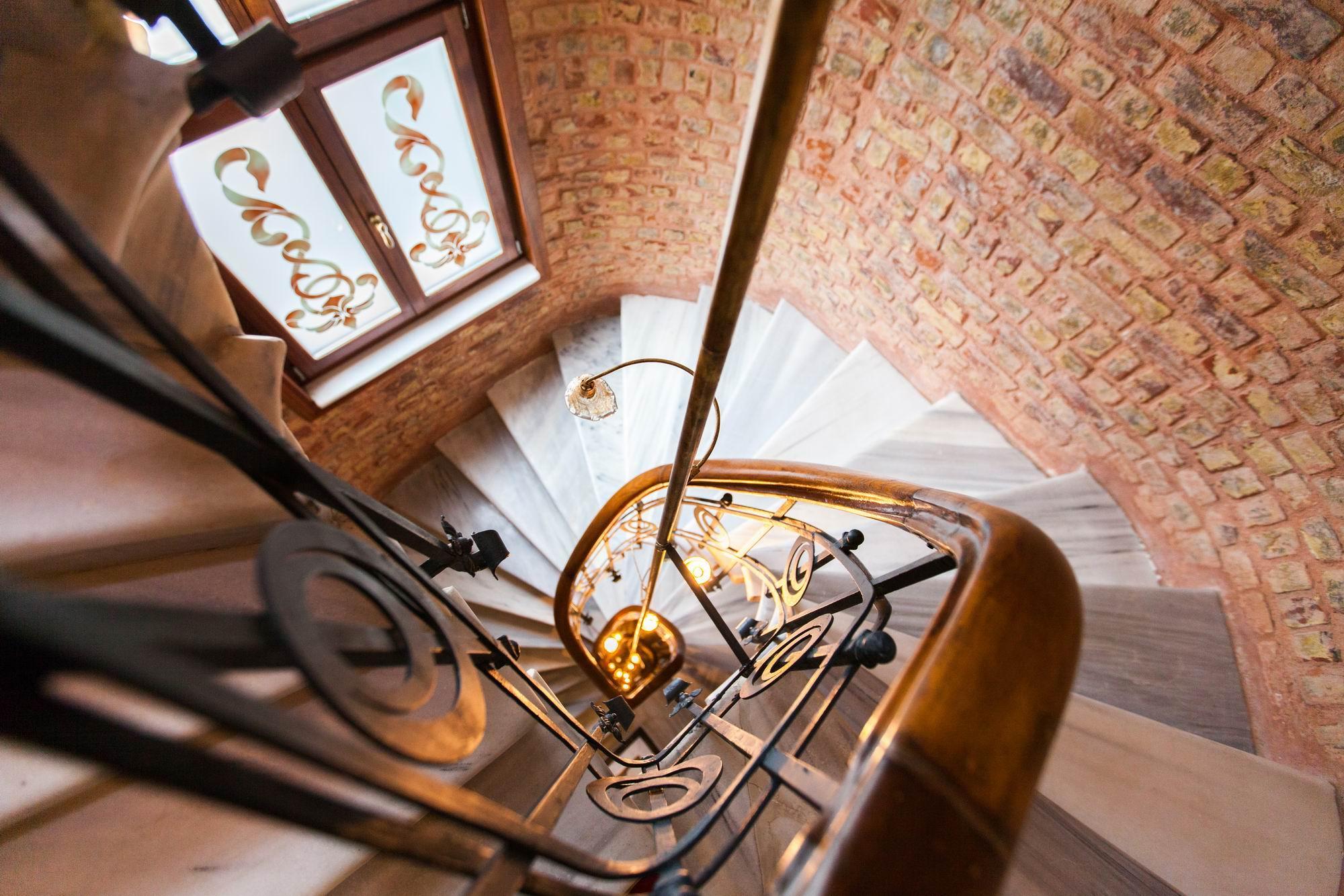 Vista Lobby Hotel Pera Parma