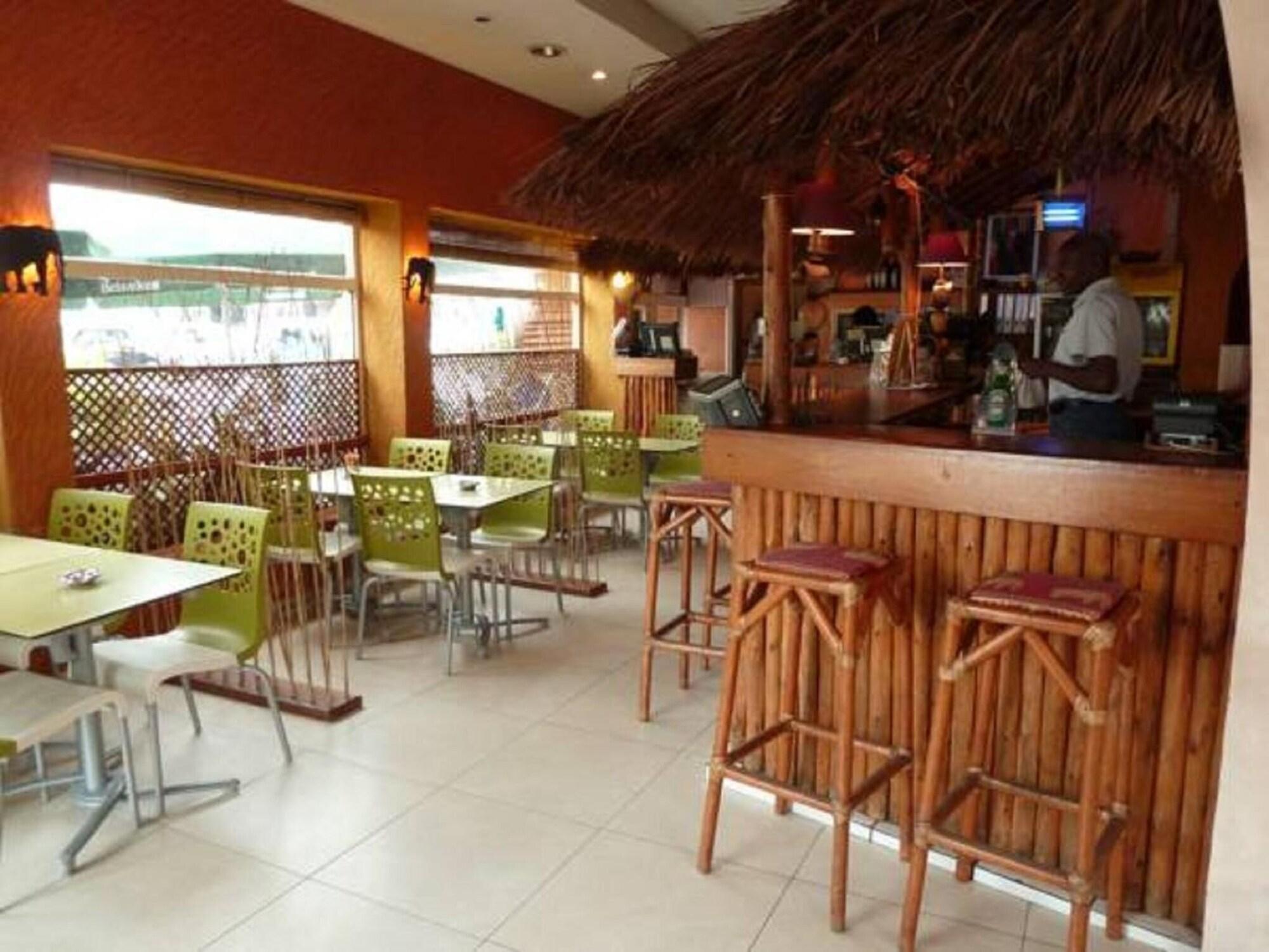 Bar/Salón Kactus  Lodge