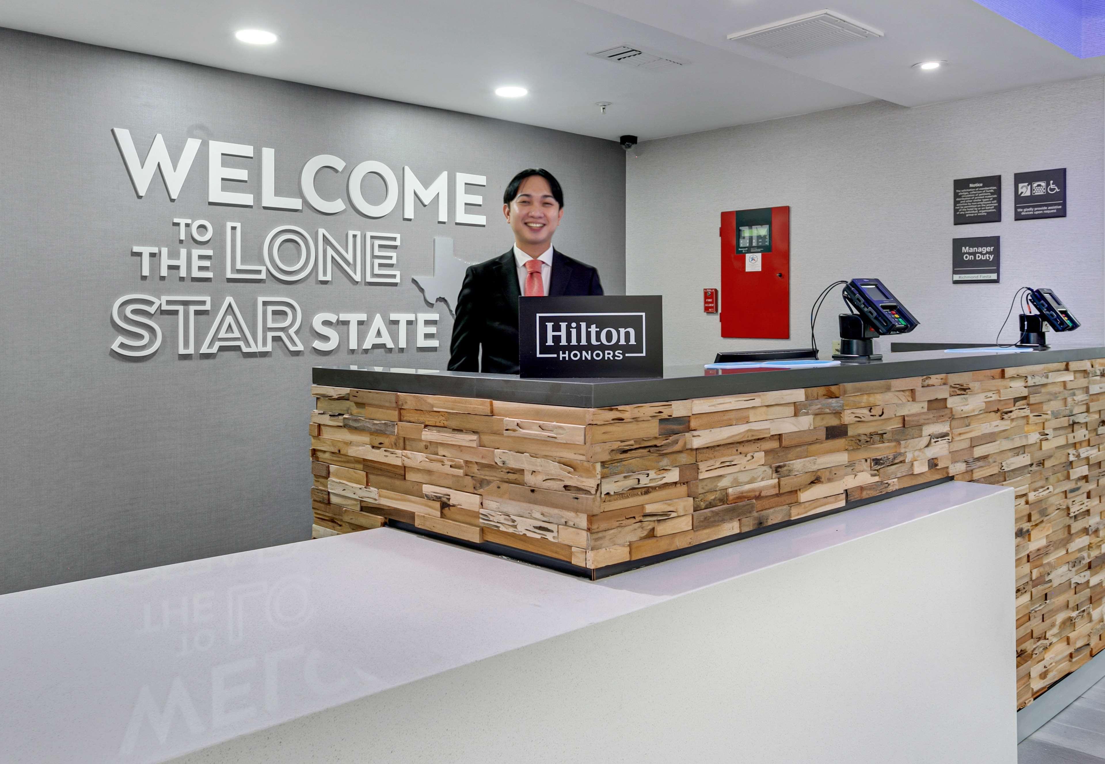 Vista Lobby Hampton Inn Houston-Pearland